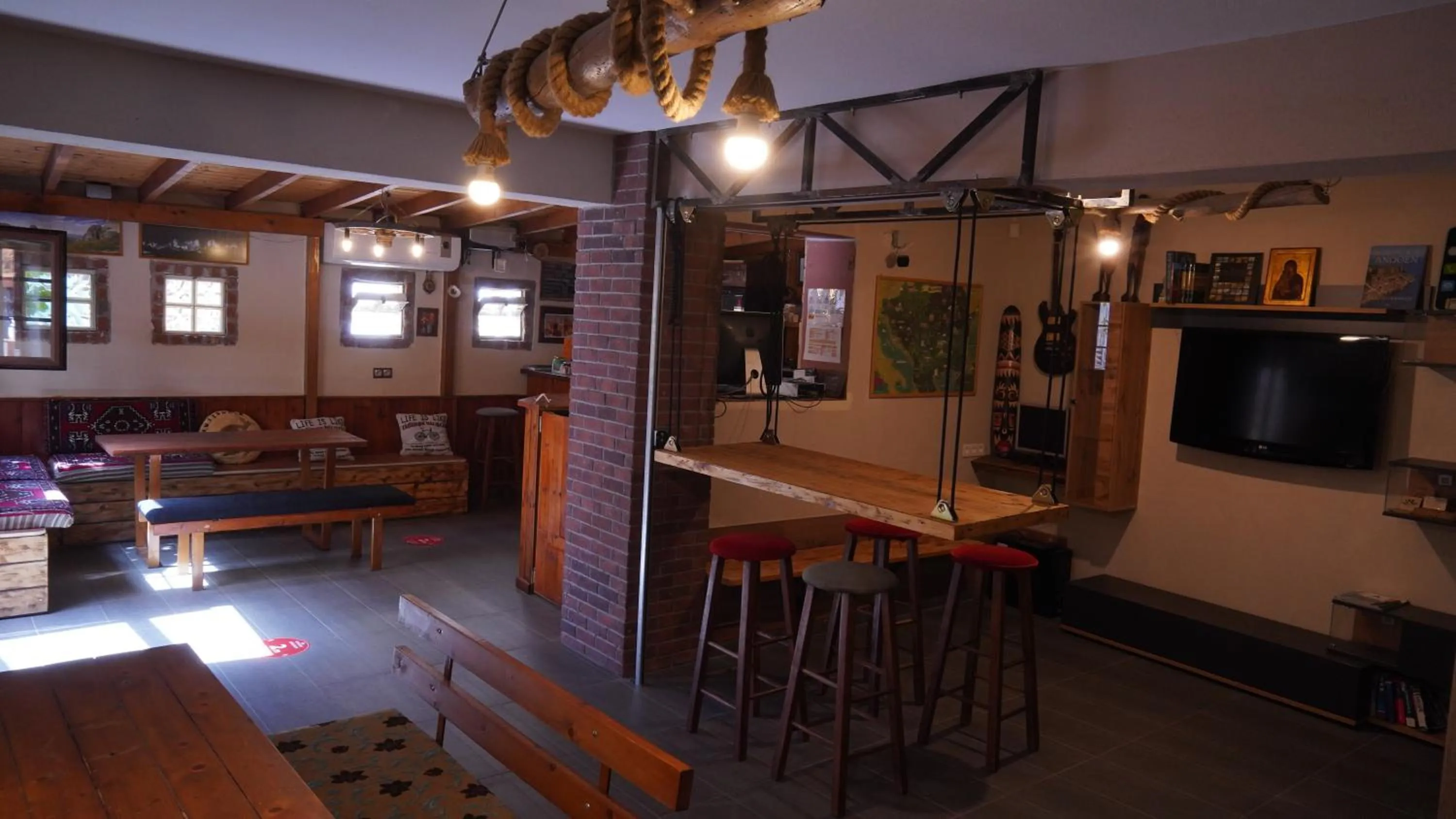 Communal lounge/ TV room in Studios Arabas