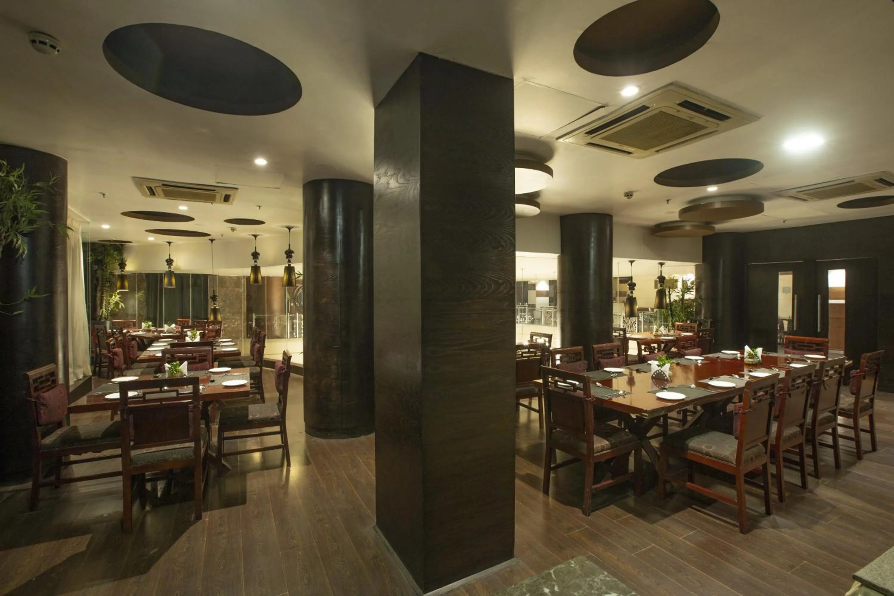 Restaurant/places to eat in Vesta International