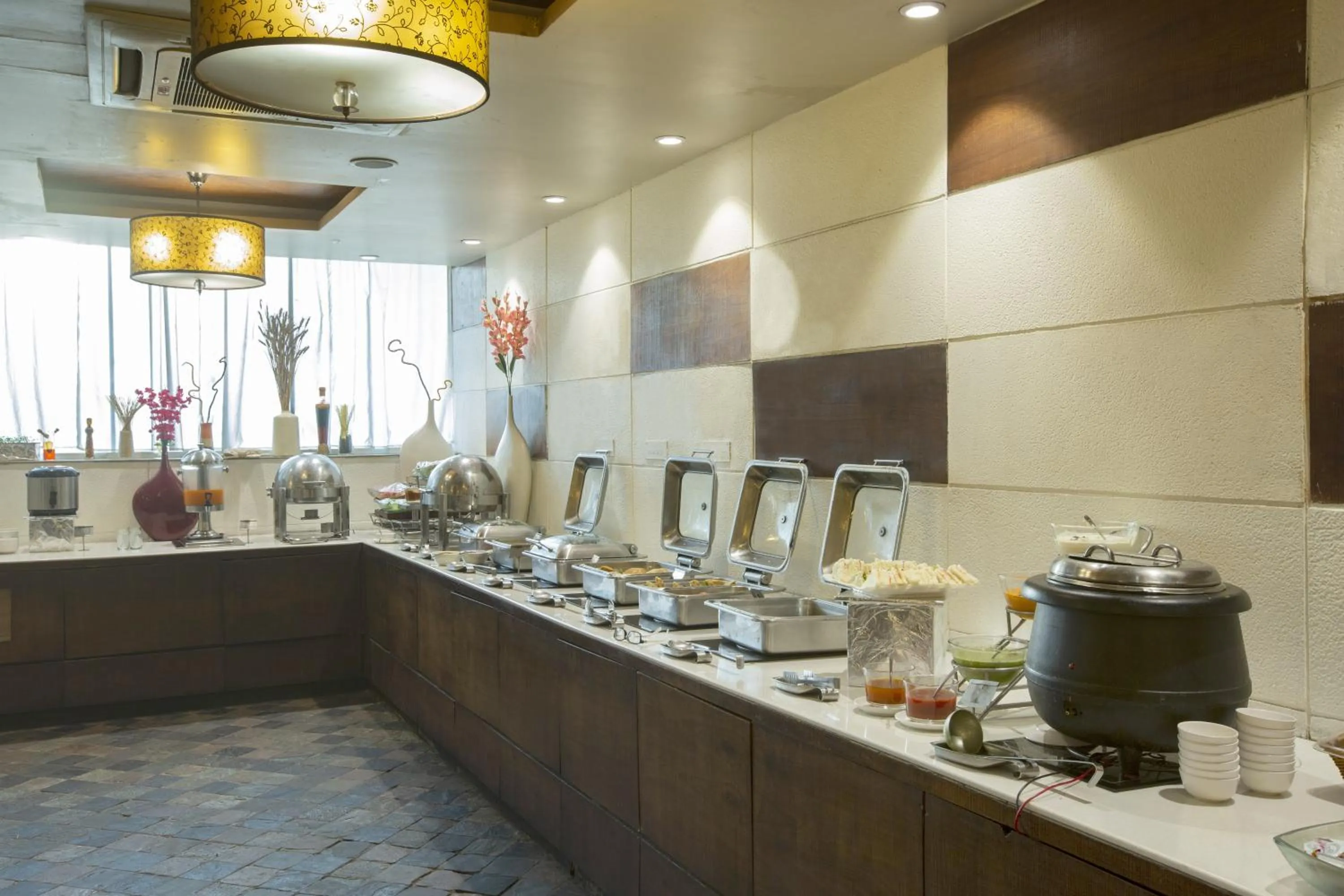 Restaurant/places to eat in Vesta International