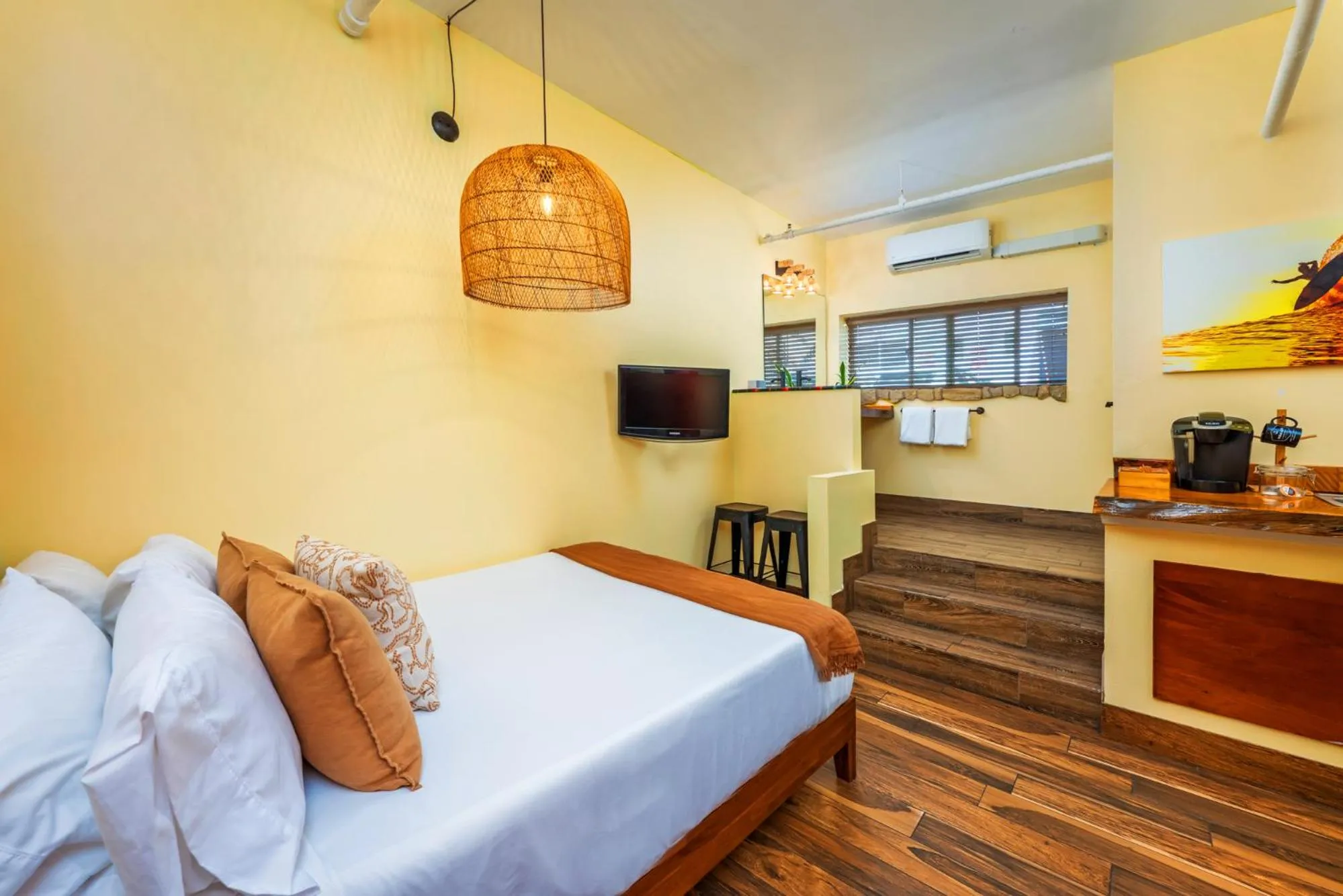 Photo of the whole room, Bed in Nomads Hotel