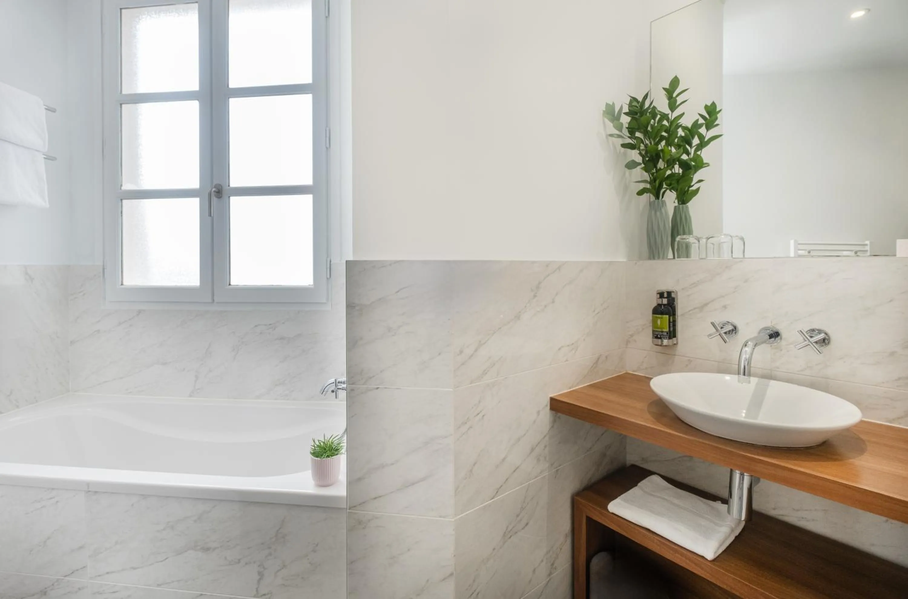 Bathroom in Château Belmont Tours by The Crest Collection