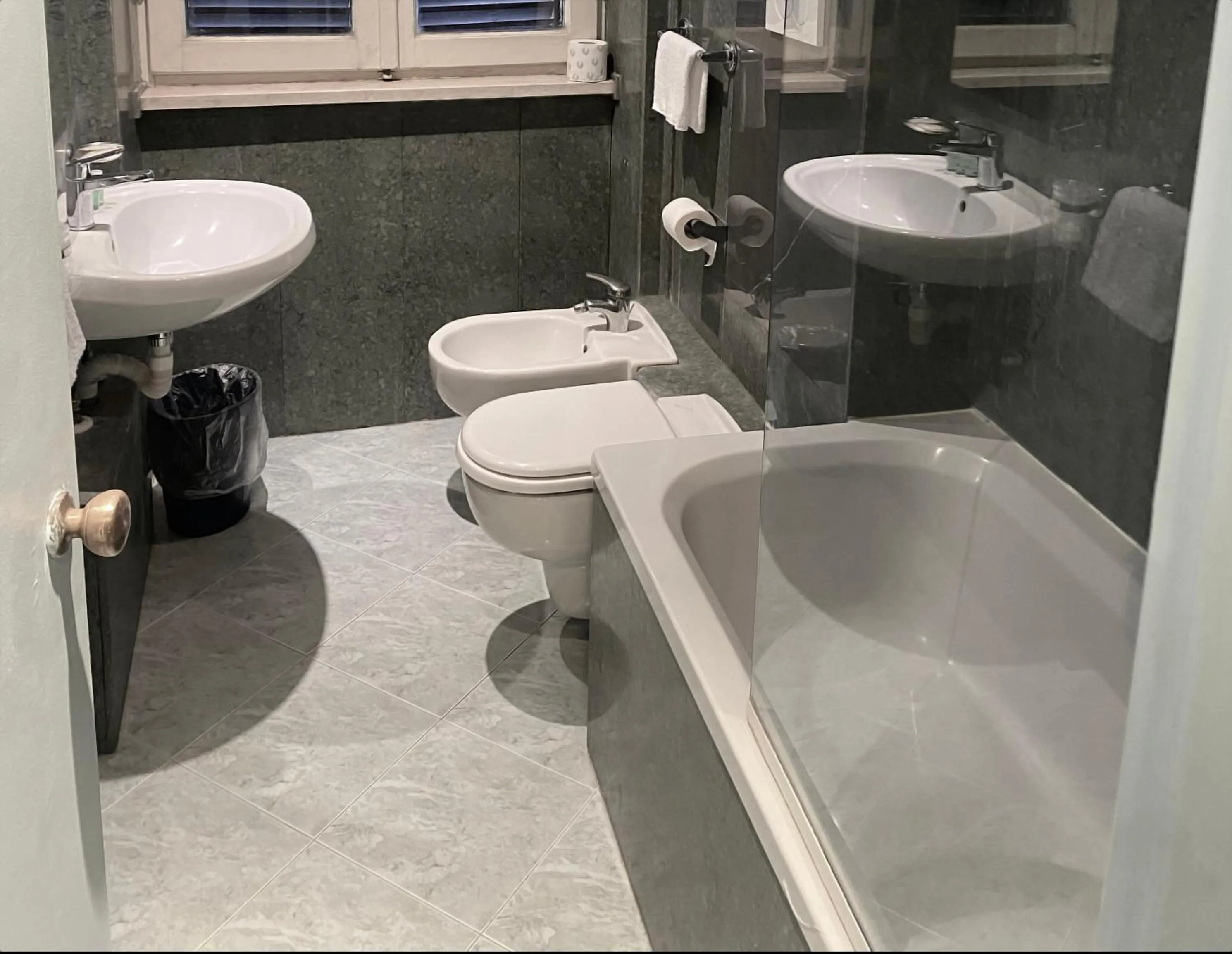 Bathroom in Hotel Terminal