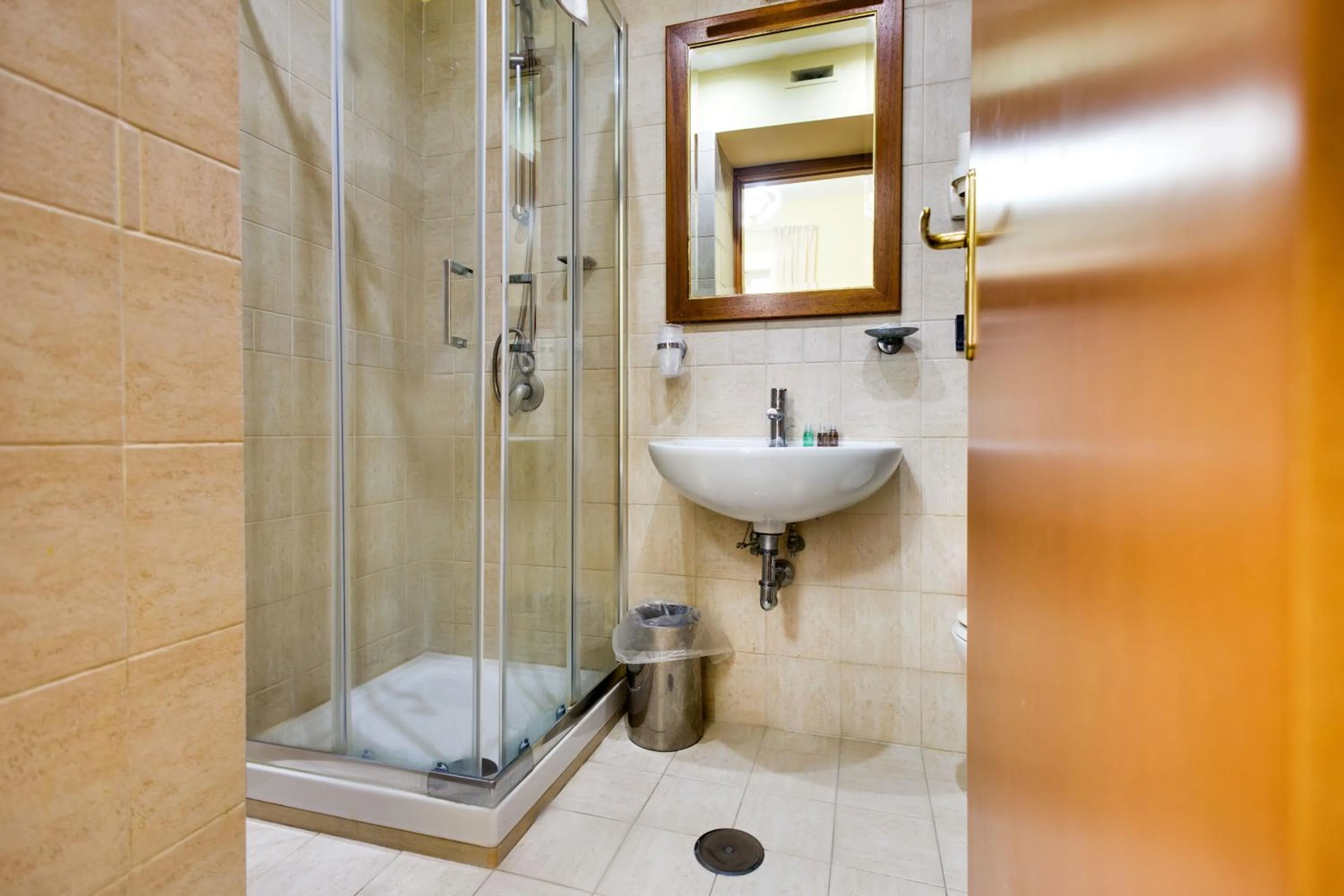 Bathroom in Hotel Terminal