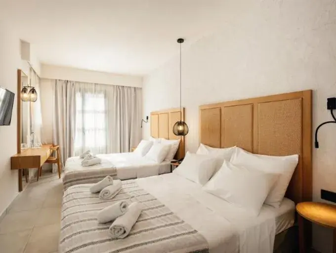 Junior Suite in Pedi Beach Hotel Junior Suite in Pedi Beach Hotel