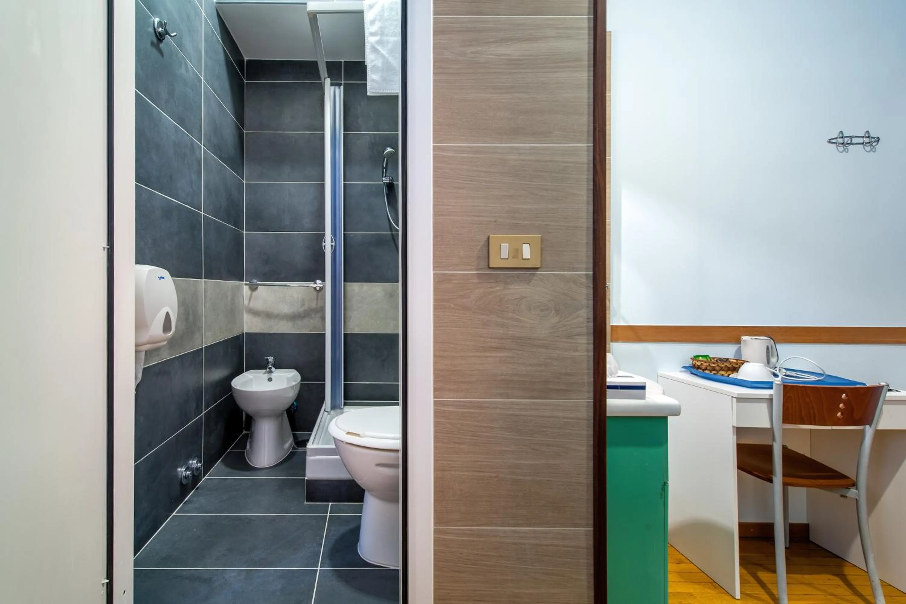 Shower in Alessandro A San Pietro Best Bed