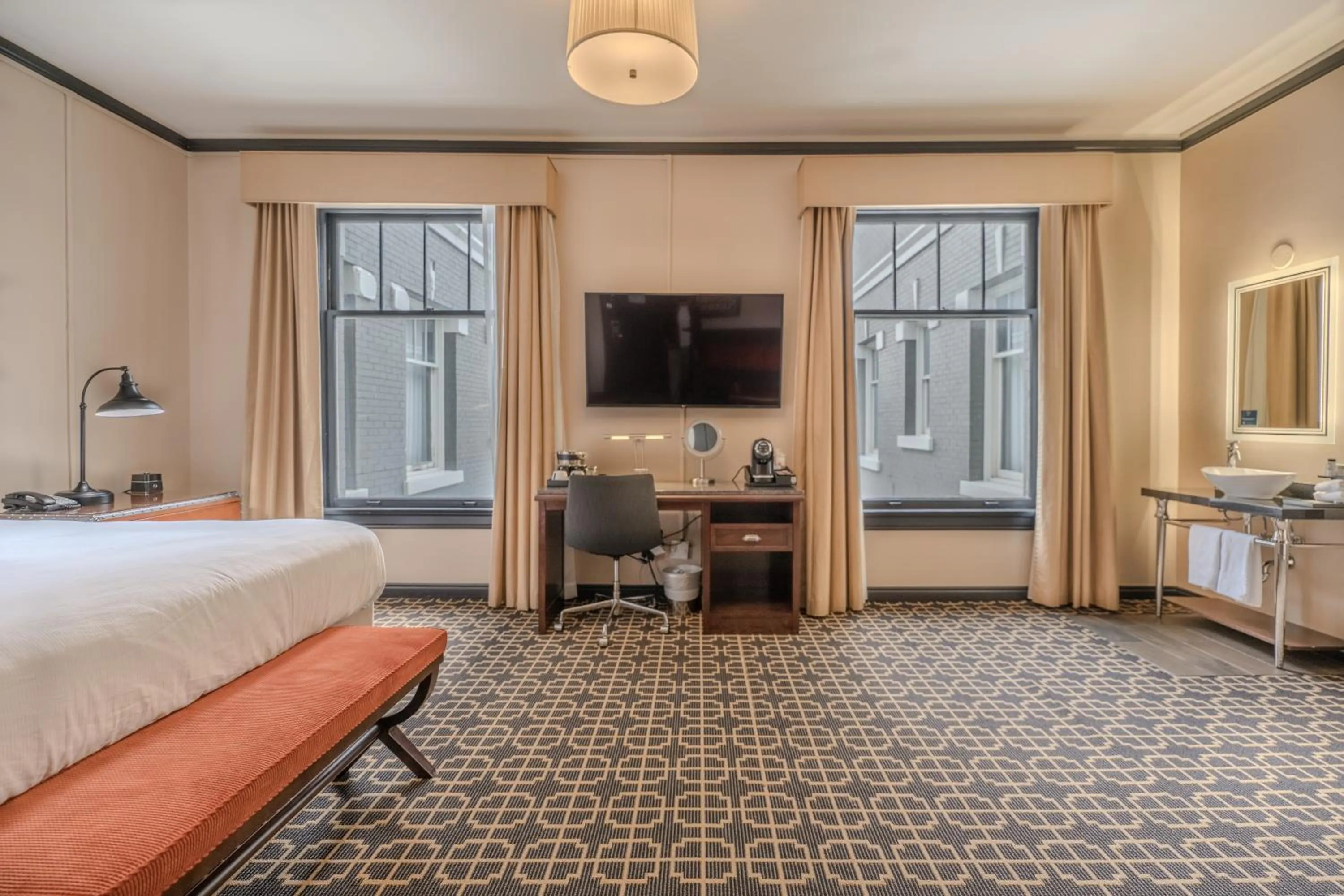 Seating area, Bed in The Peery Salt Lake City Downtown, Tapestry Collection by Hilton