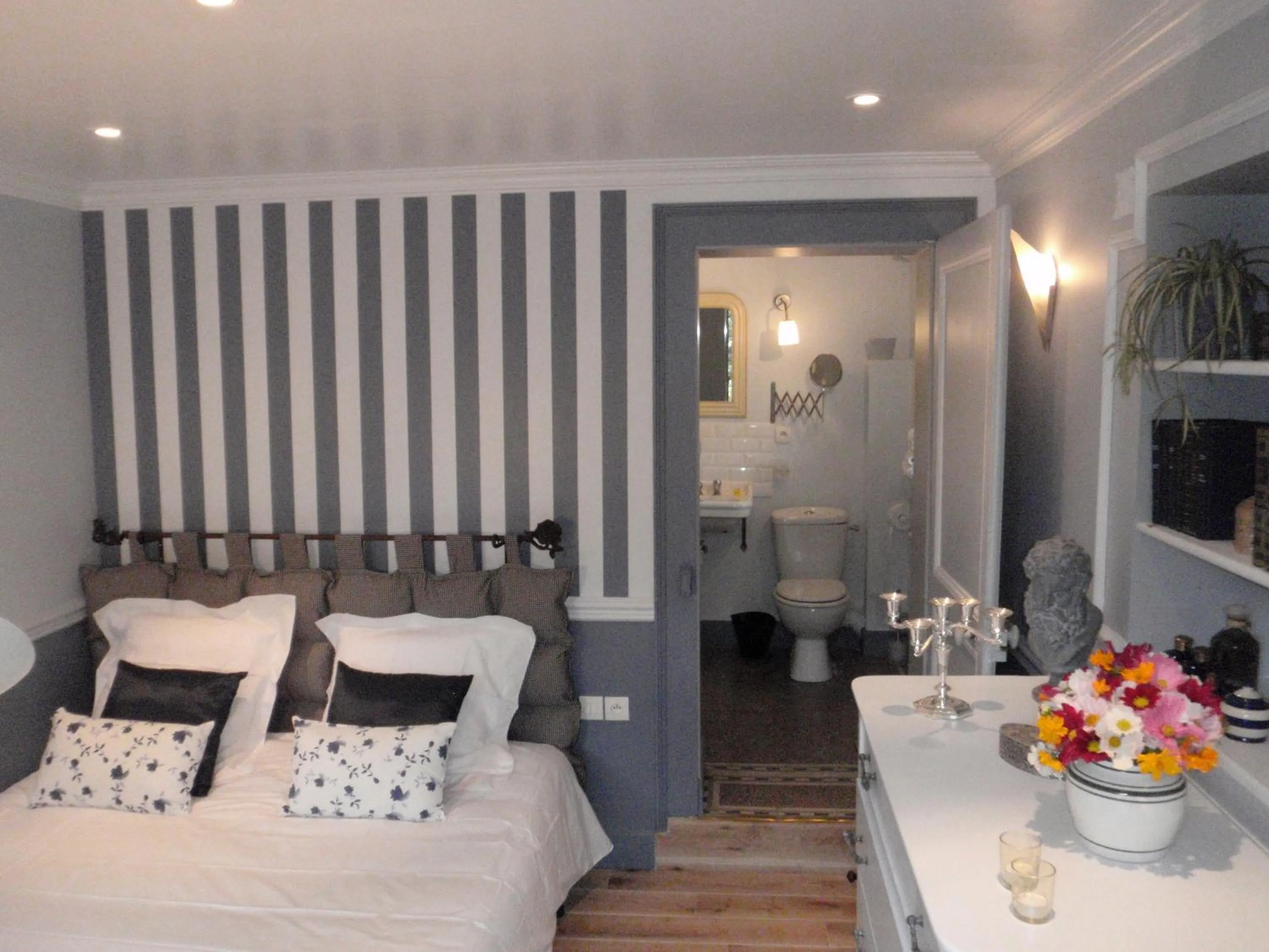 Photo of the whole room, Bed in Demeure d'Hôtes L'Hermitage