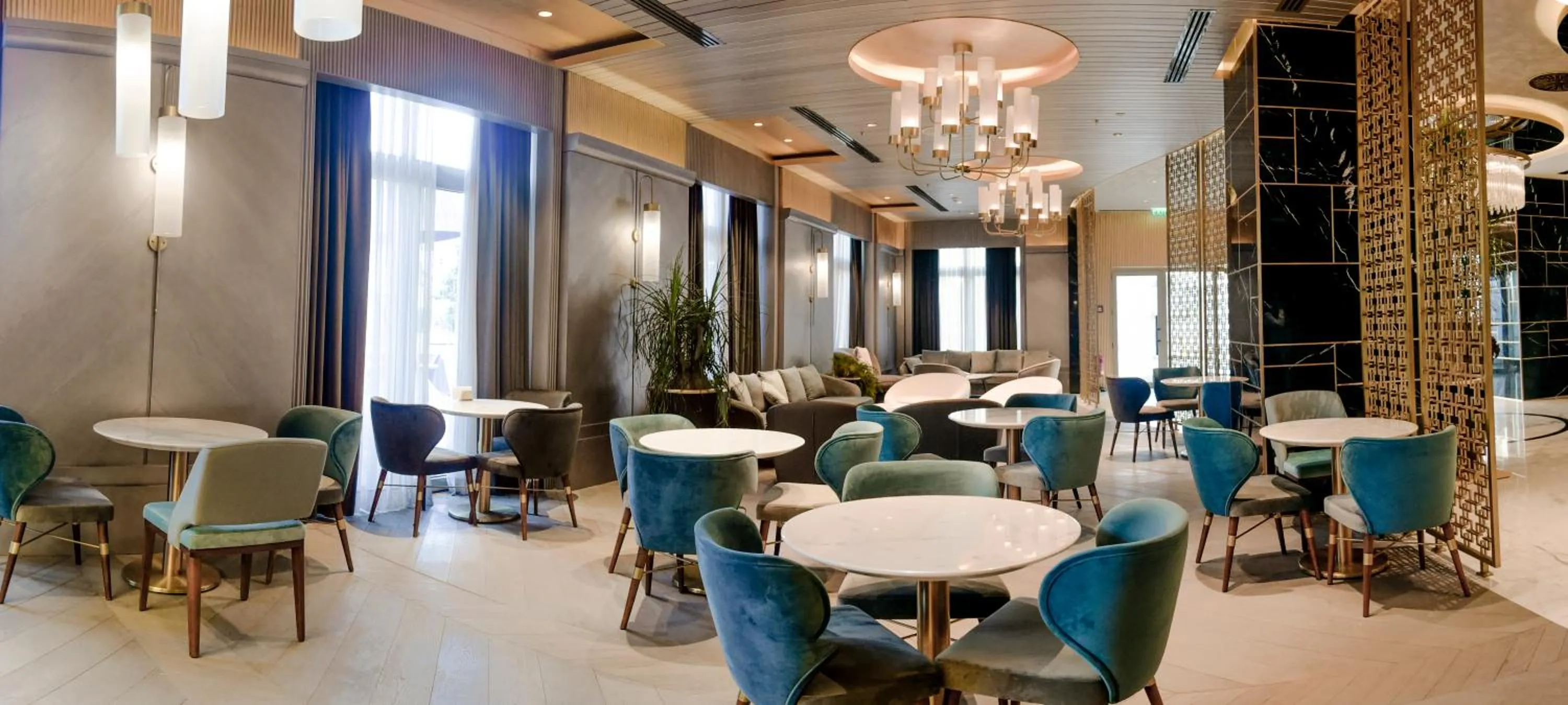 Restaurant/places to eat in Rocks Hotel & Casino