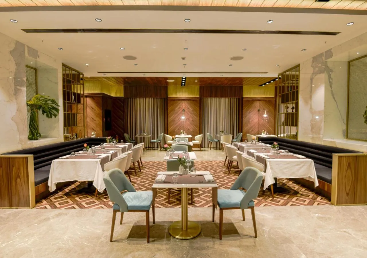 Restaurant/places to eat in Rocks Hotel & Casino