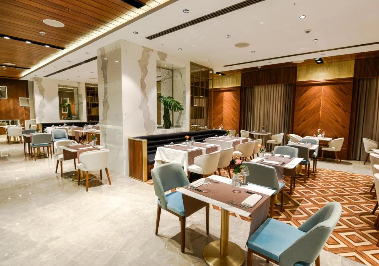 Restaurant/places to eat in Rocks Hotel & Casino