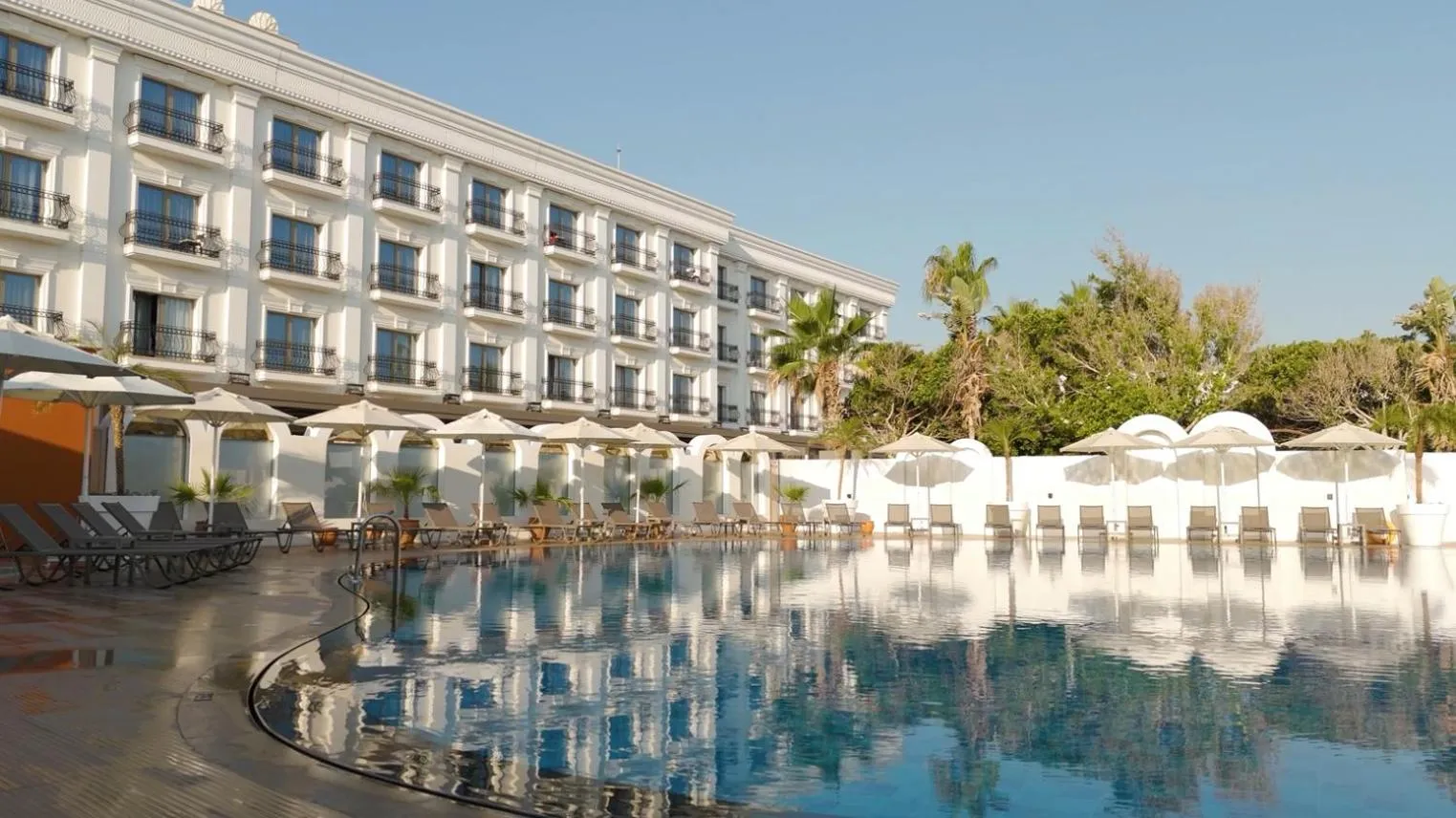 Rocks Hotel & Casino