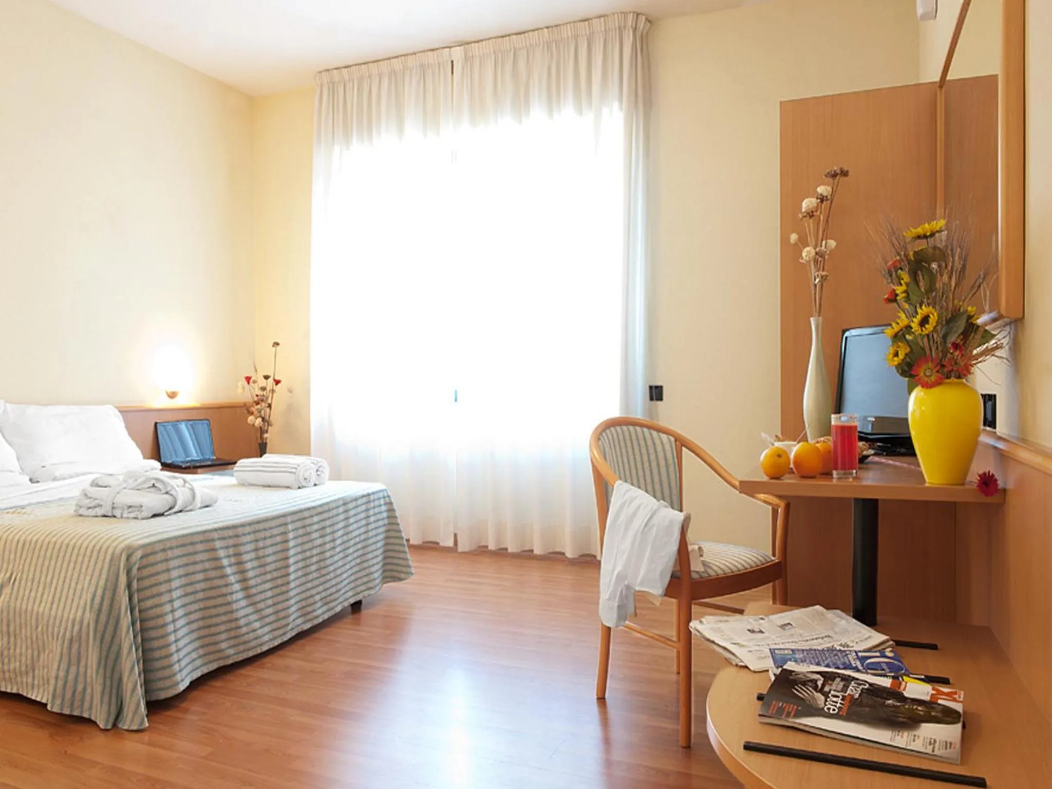 Day, Bed in Hotel Ristorante Dragonara