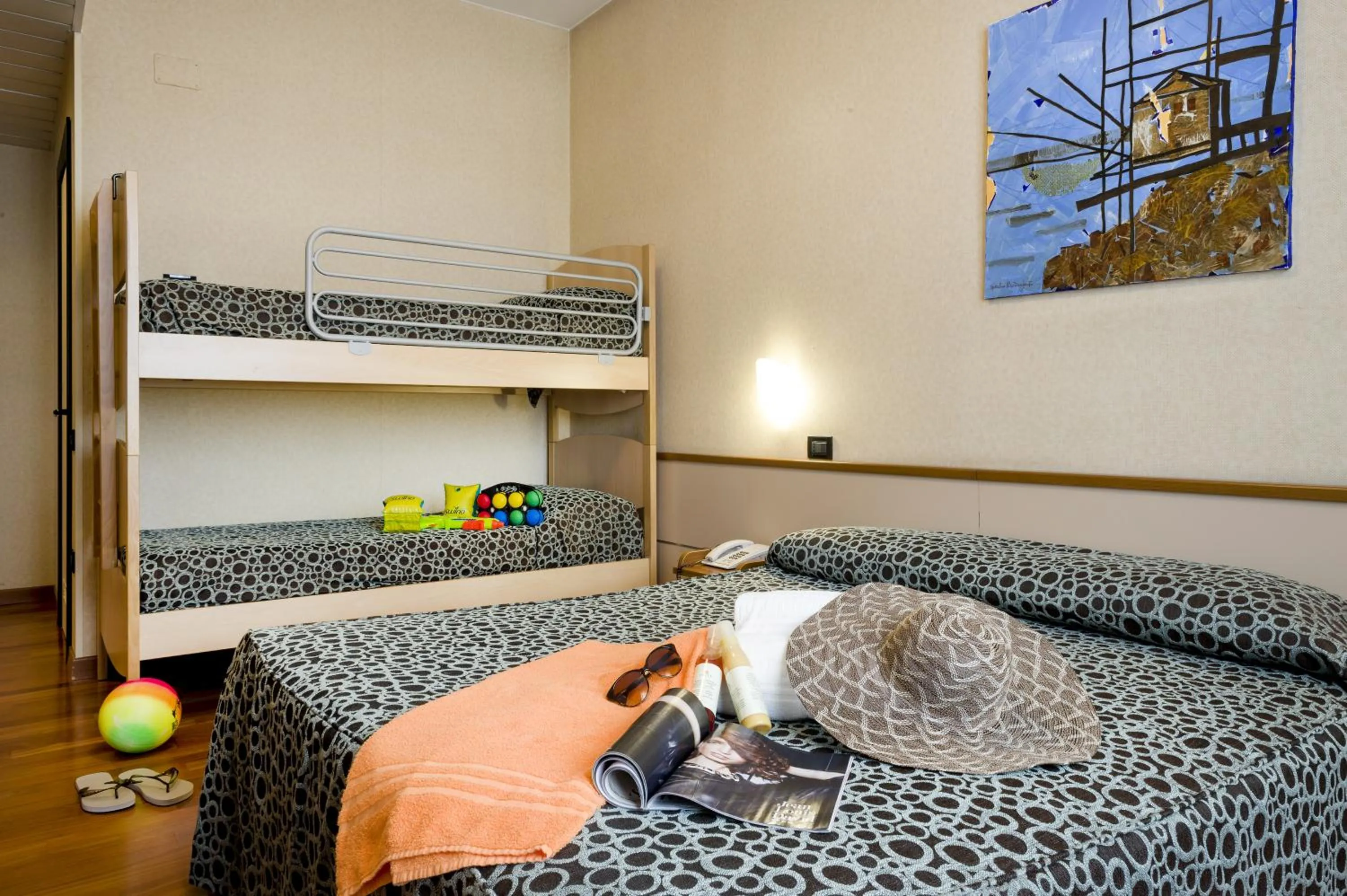 bunk bed, Bed in Hotel Ristorante Dragonara