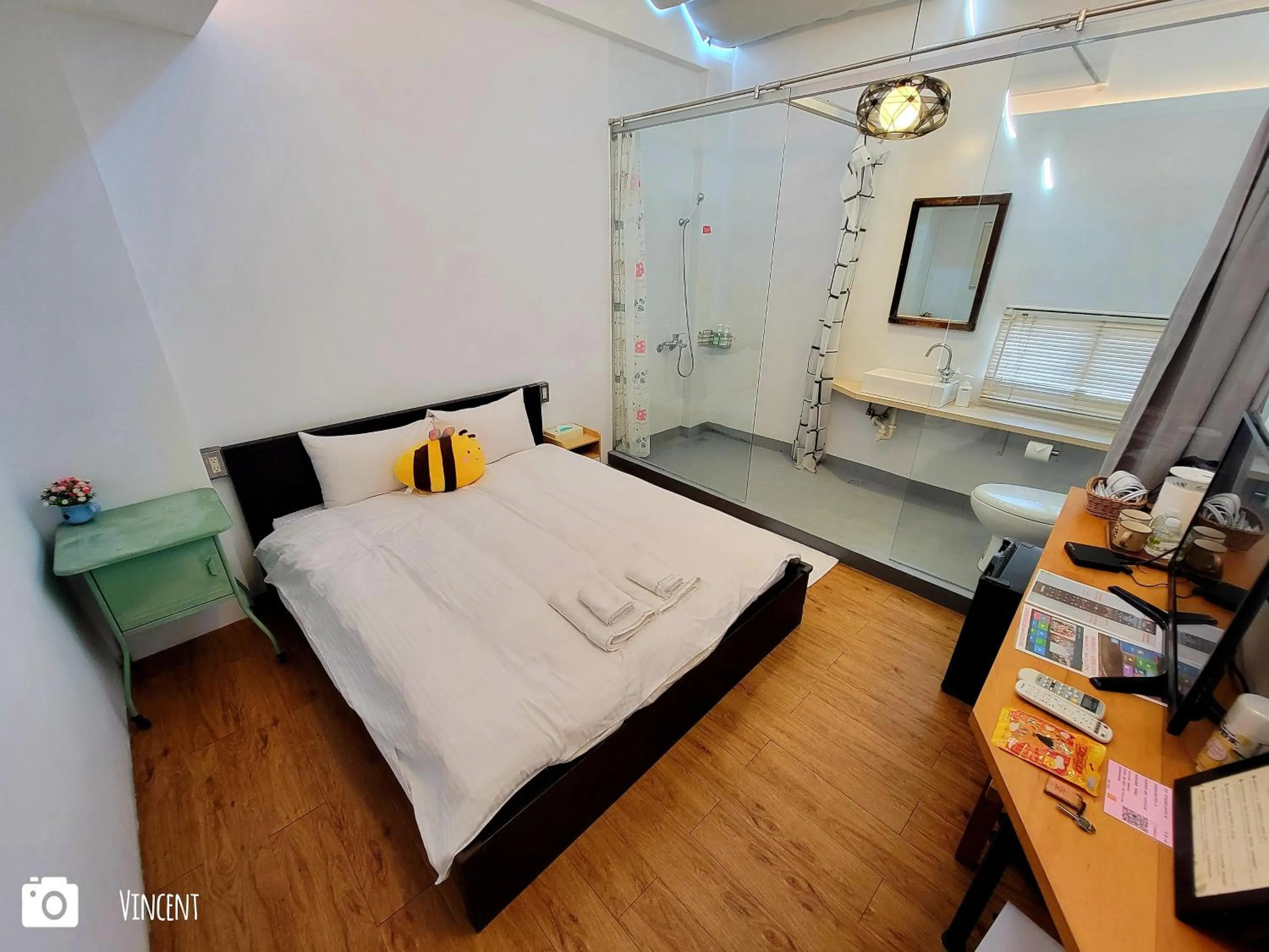 Photo of the whole room, Bed in Honey House Tainan