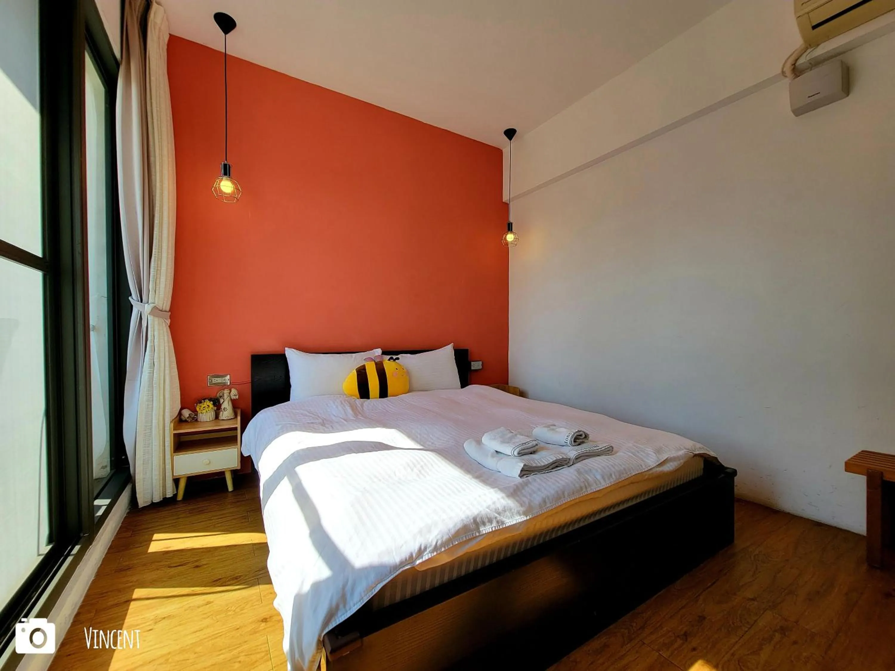 Photo of the whole room, Bed in Honey House Tainan