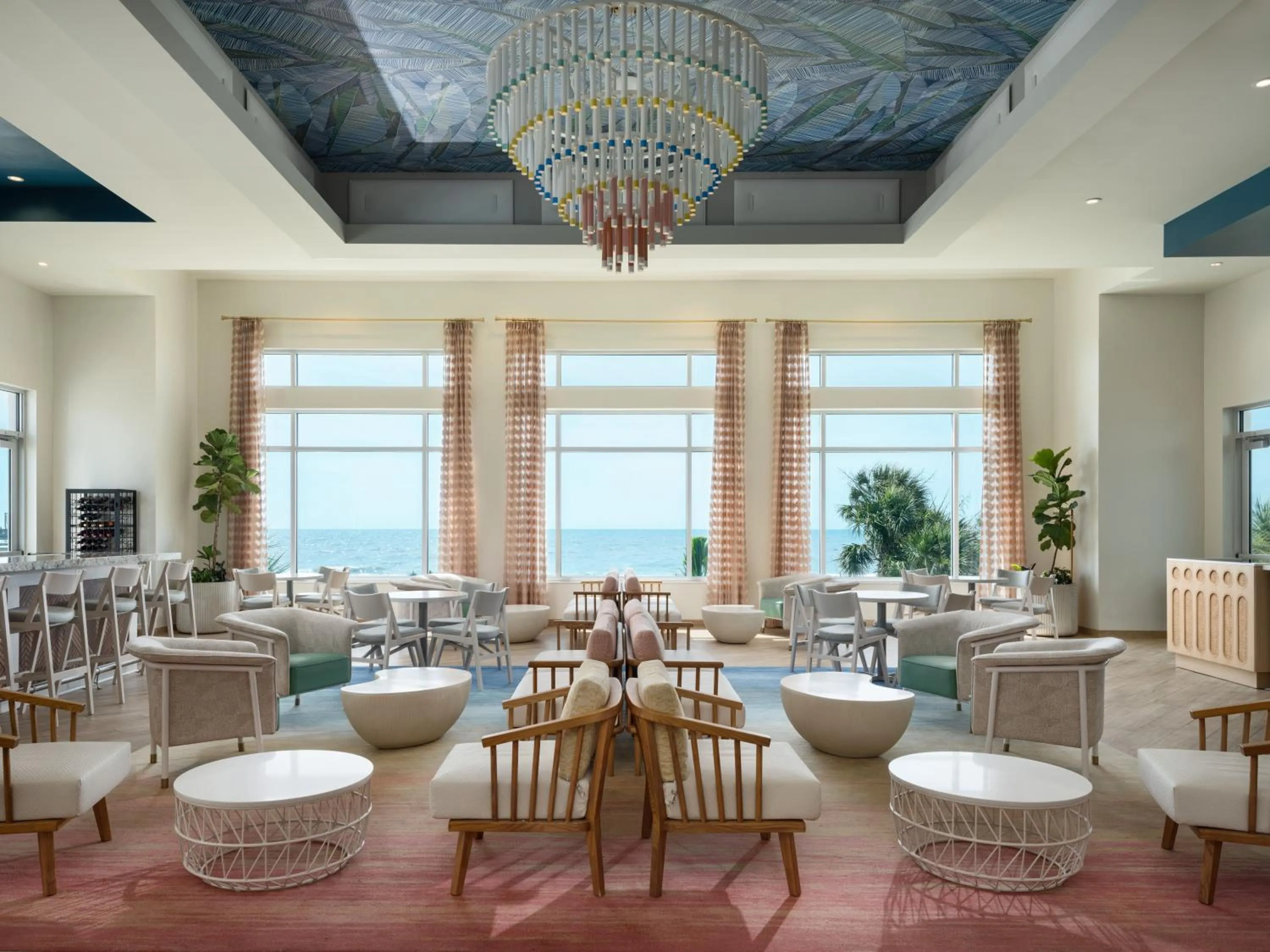 Lounge or bar in DoubleTree Resort by Hilton Myrtle Beach Oceanfront