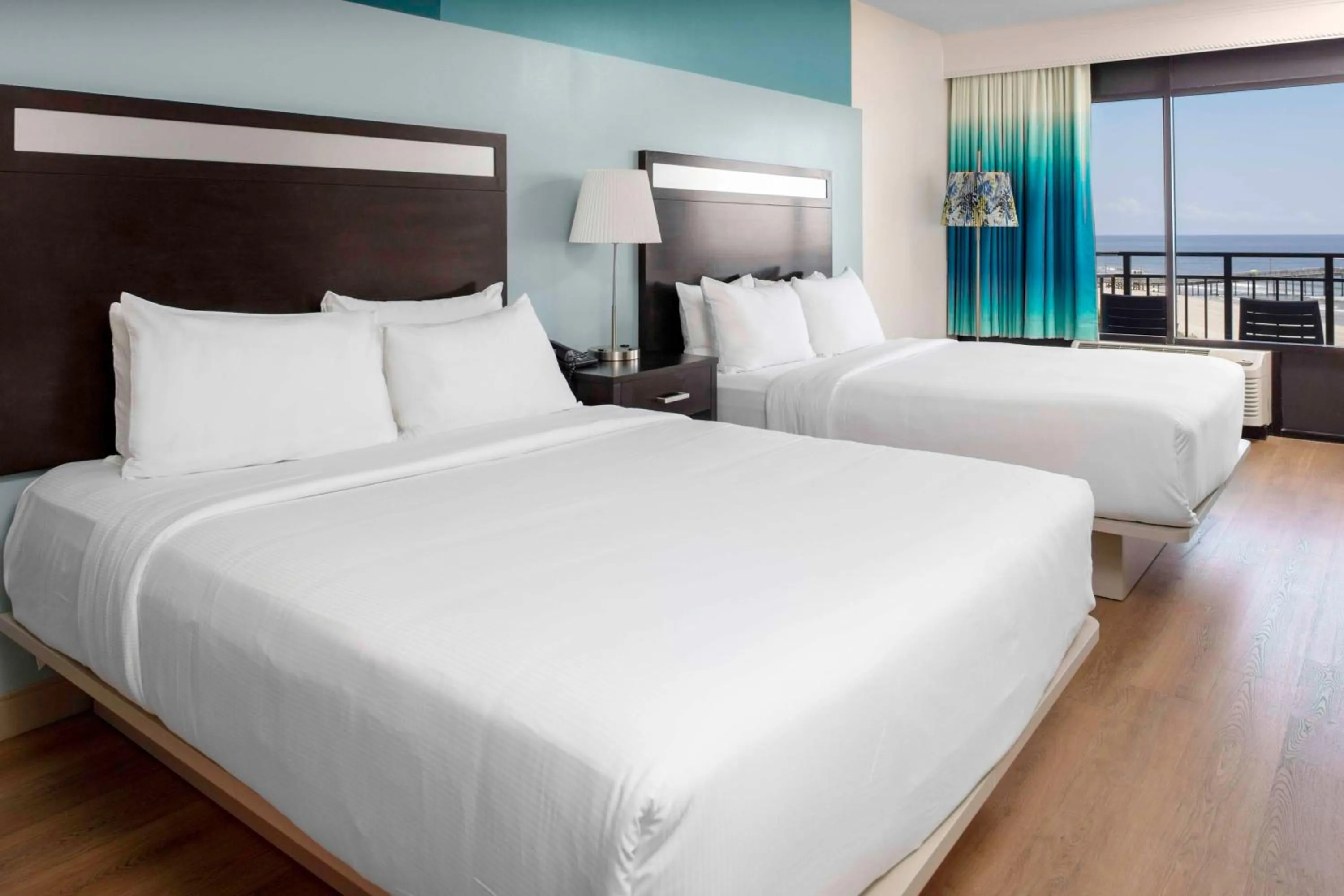 Bed in DoubleTree Resort by Hilton Myrtle Beach Oceanfront