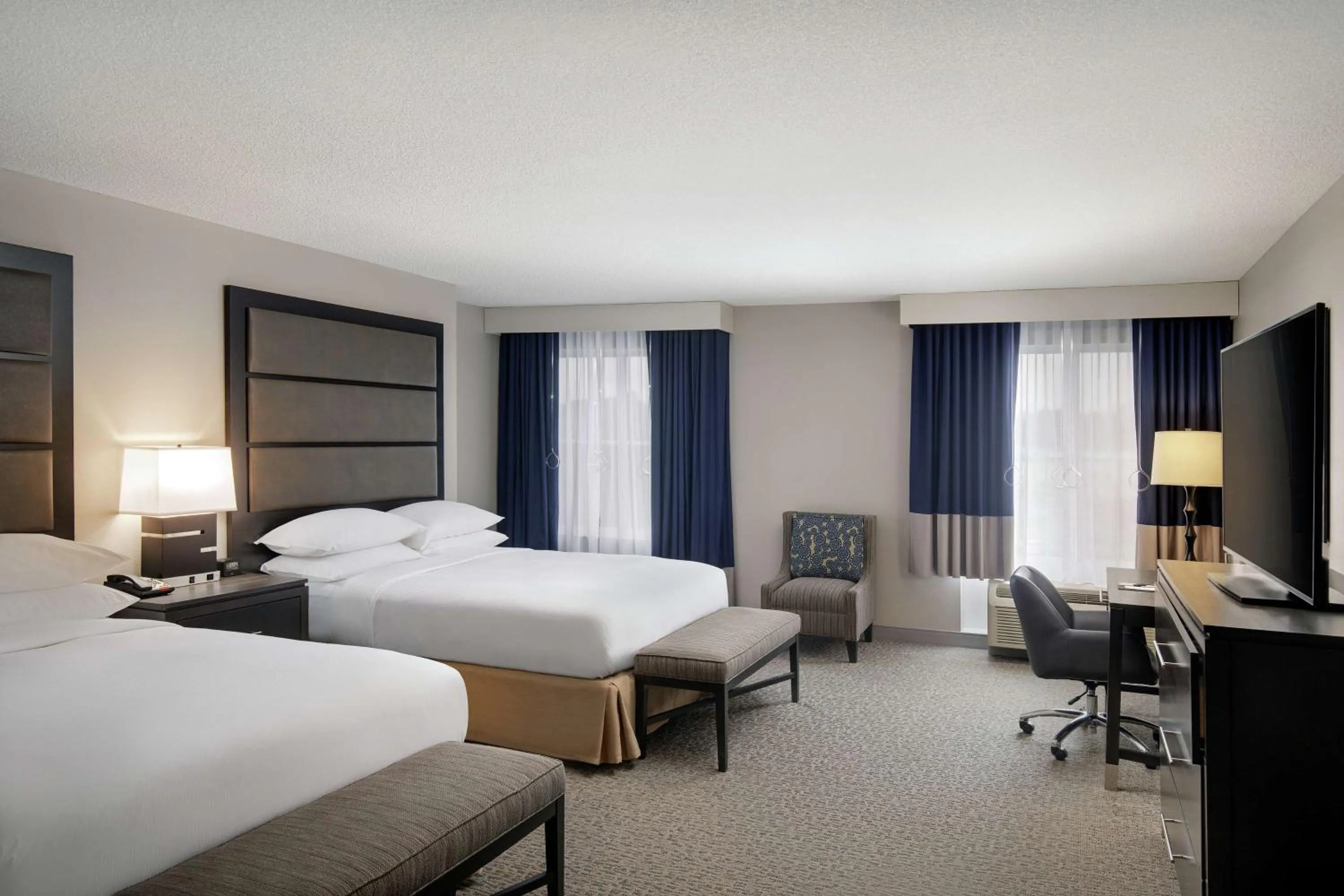Bedroom, Bed in DoubleTree Richmond Airport