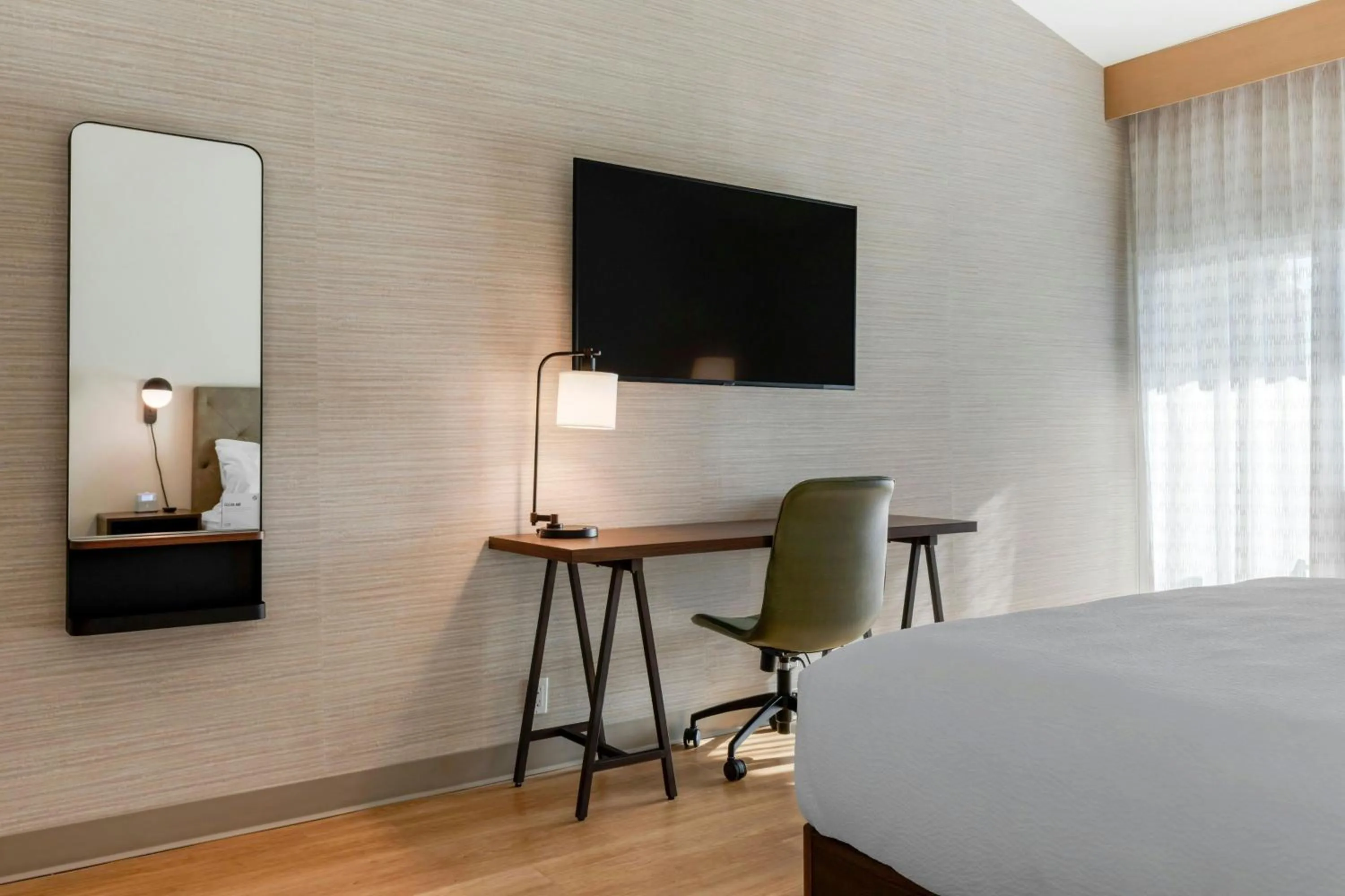 Photo of the whole room, Bed in Four Points by Sheraton Myrtle Beach