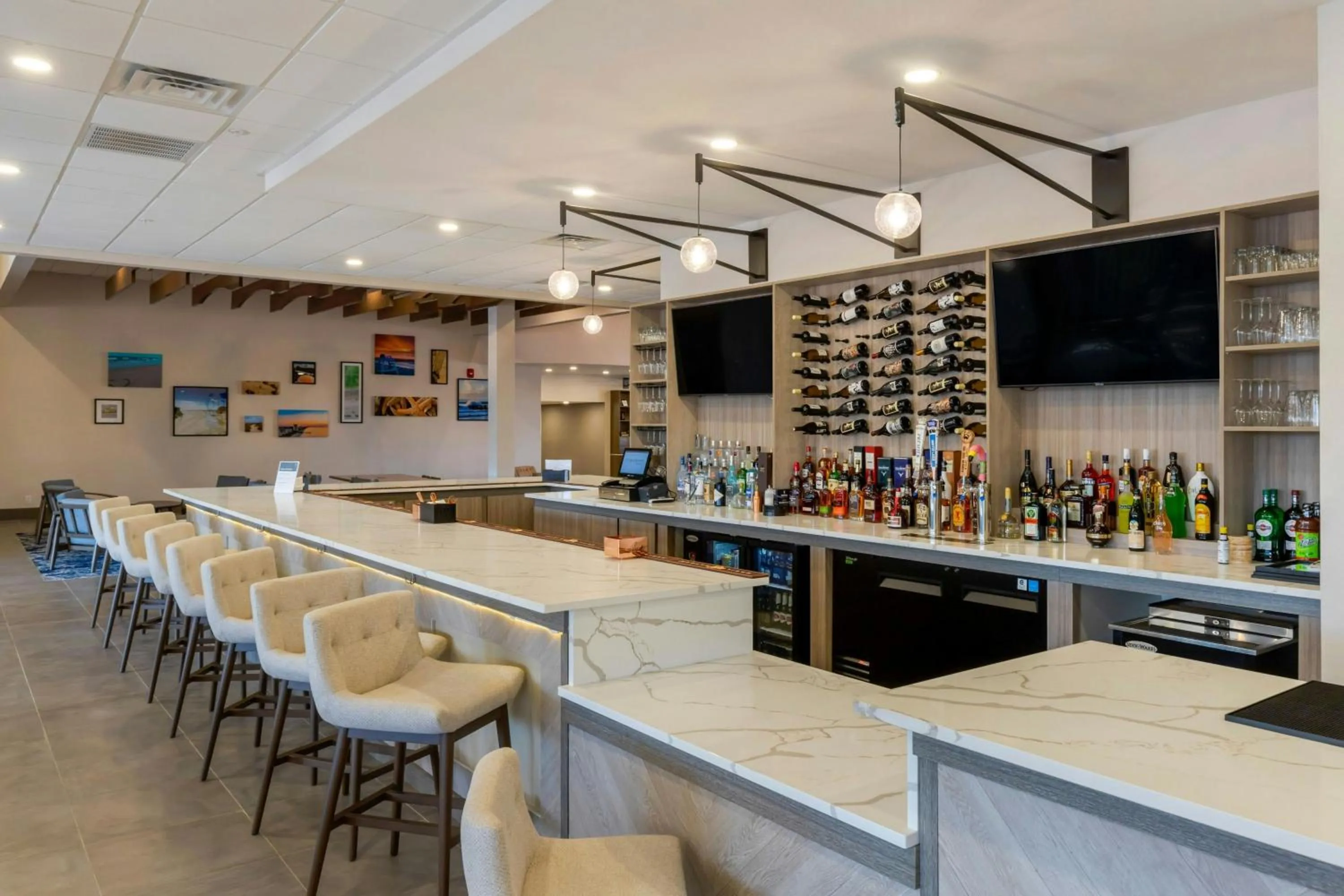 Lounge or bar in Four Points by Sheraton Myrtle Beach
