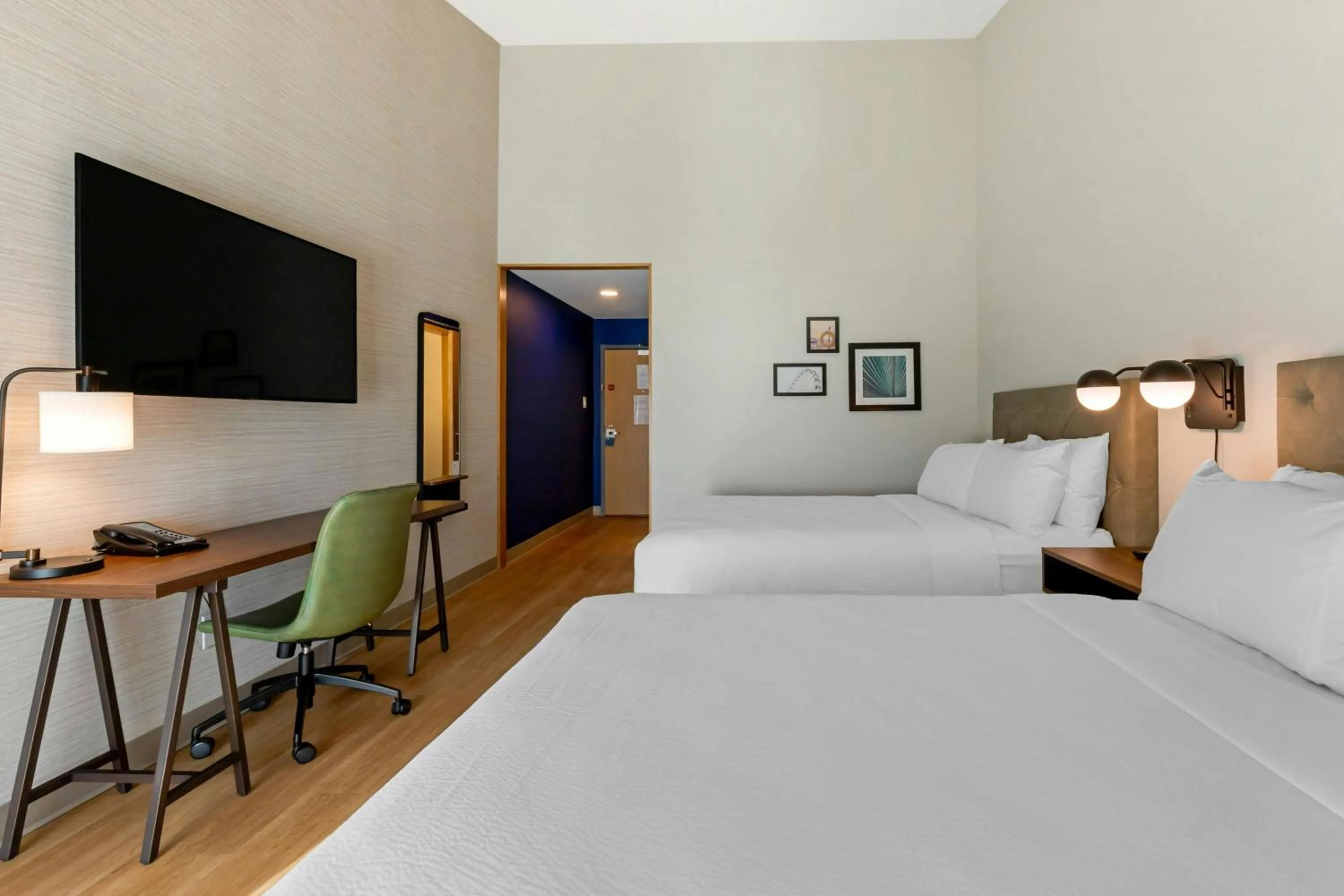 Photo of the whole room, Bed in Four Points by Sheraton Myrtle Beach