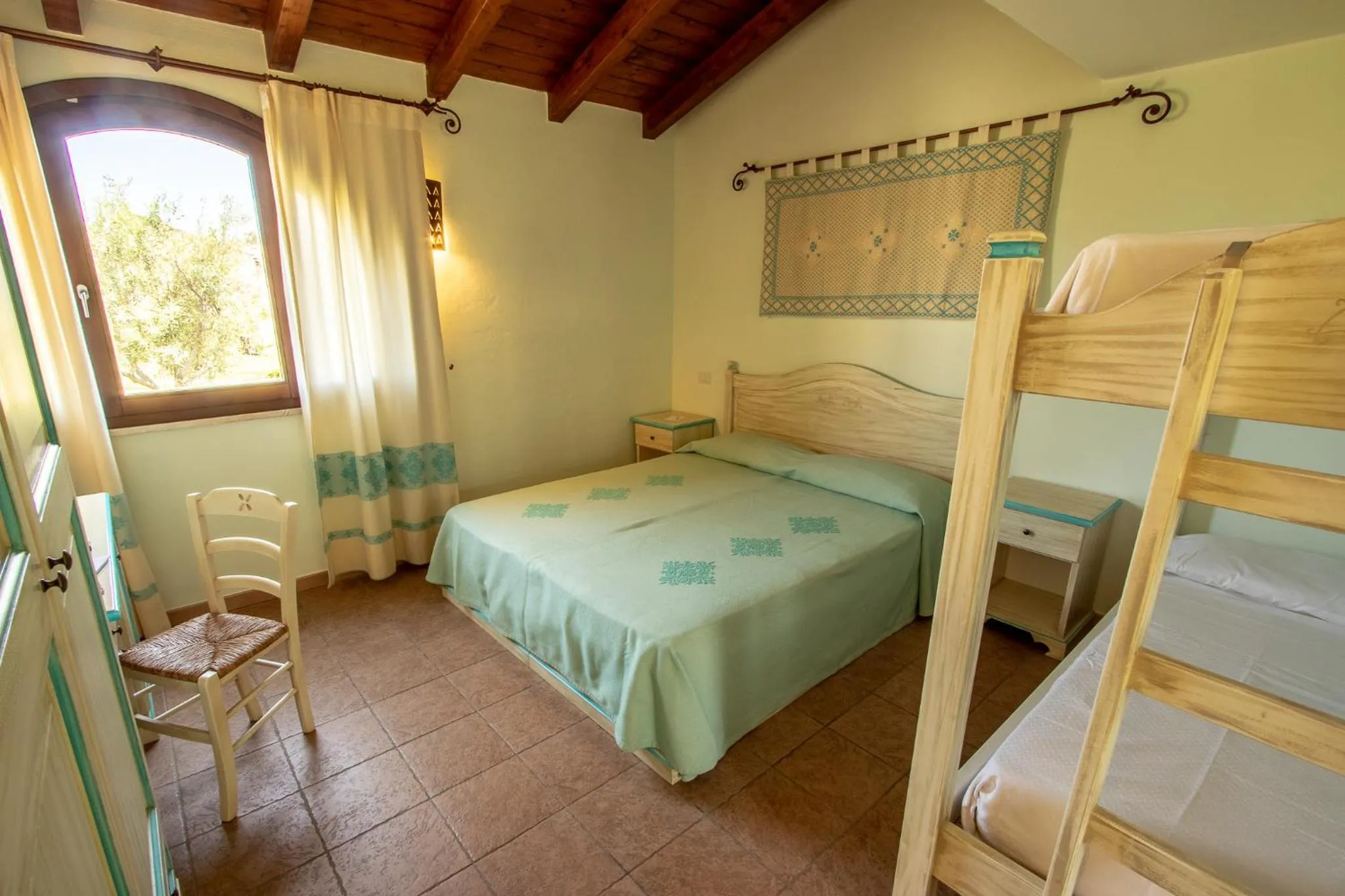 Photo of the whole room, Bed in Alma Resort