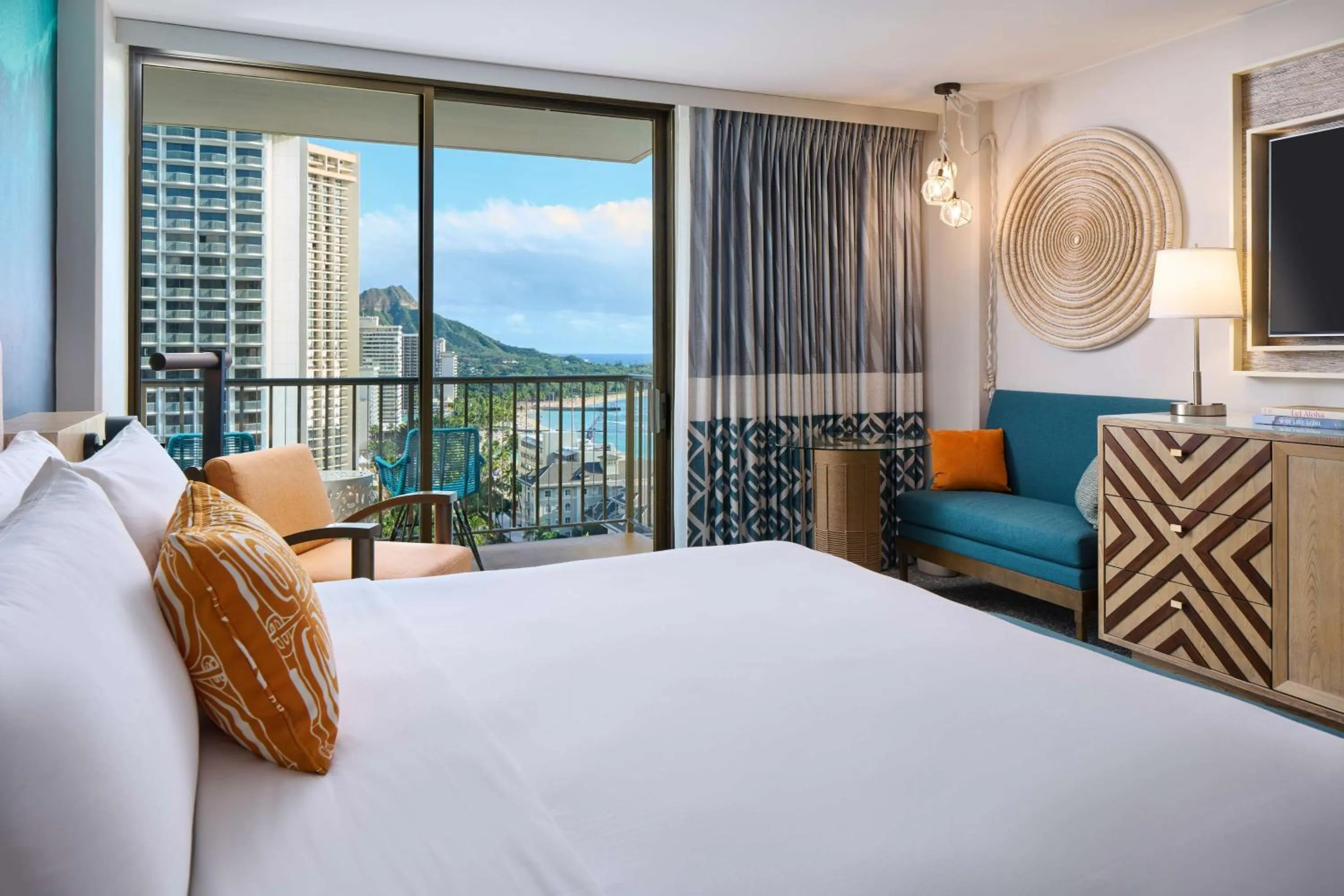 Photo of the whole room, Bed in OUTRIGGER Waikiki Beachcomber Hotel