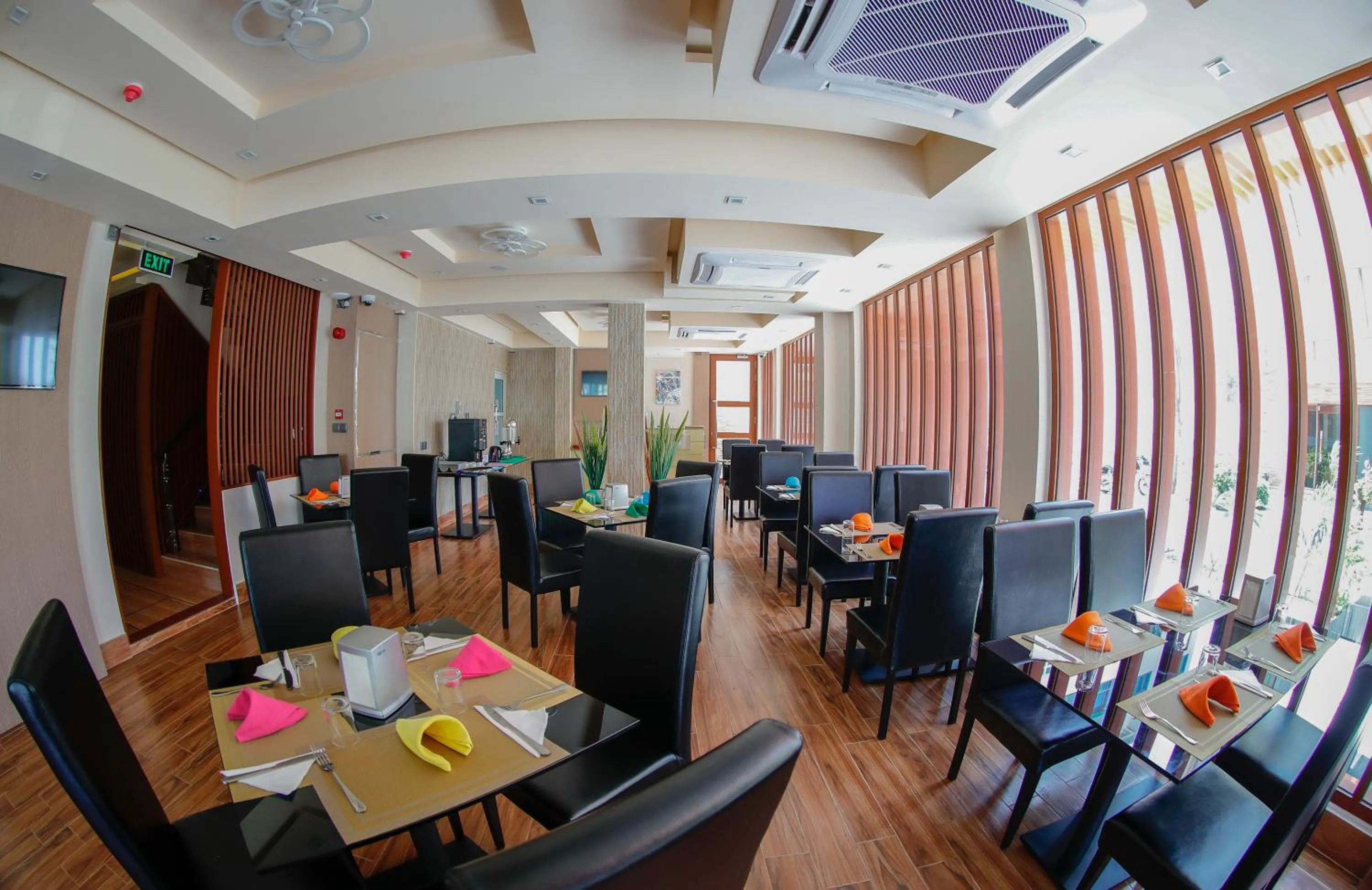 Restaurant/places to eat in Three Inn