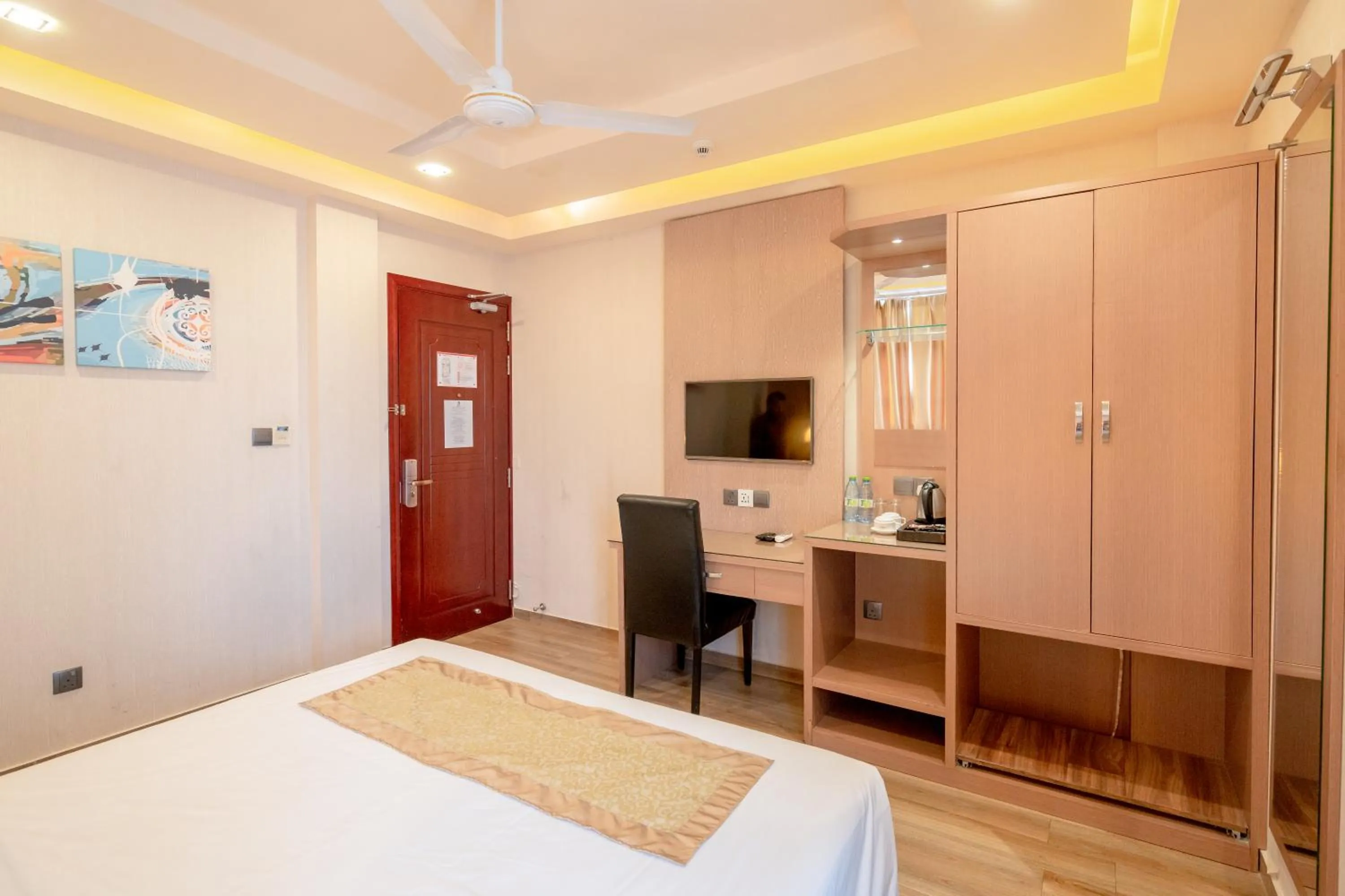 Photo of the whole room, Bed in Three Inn