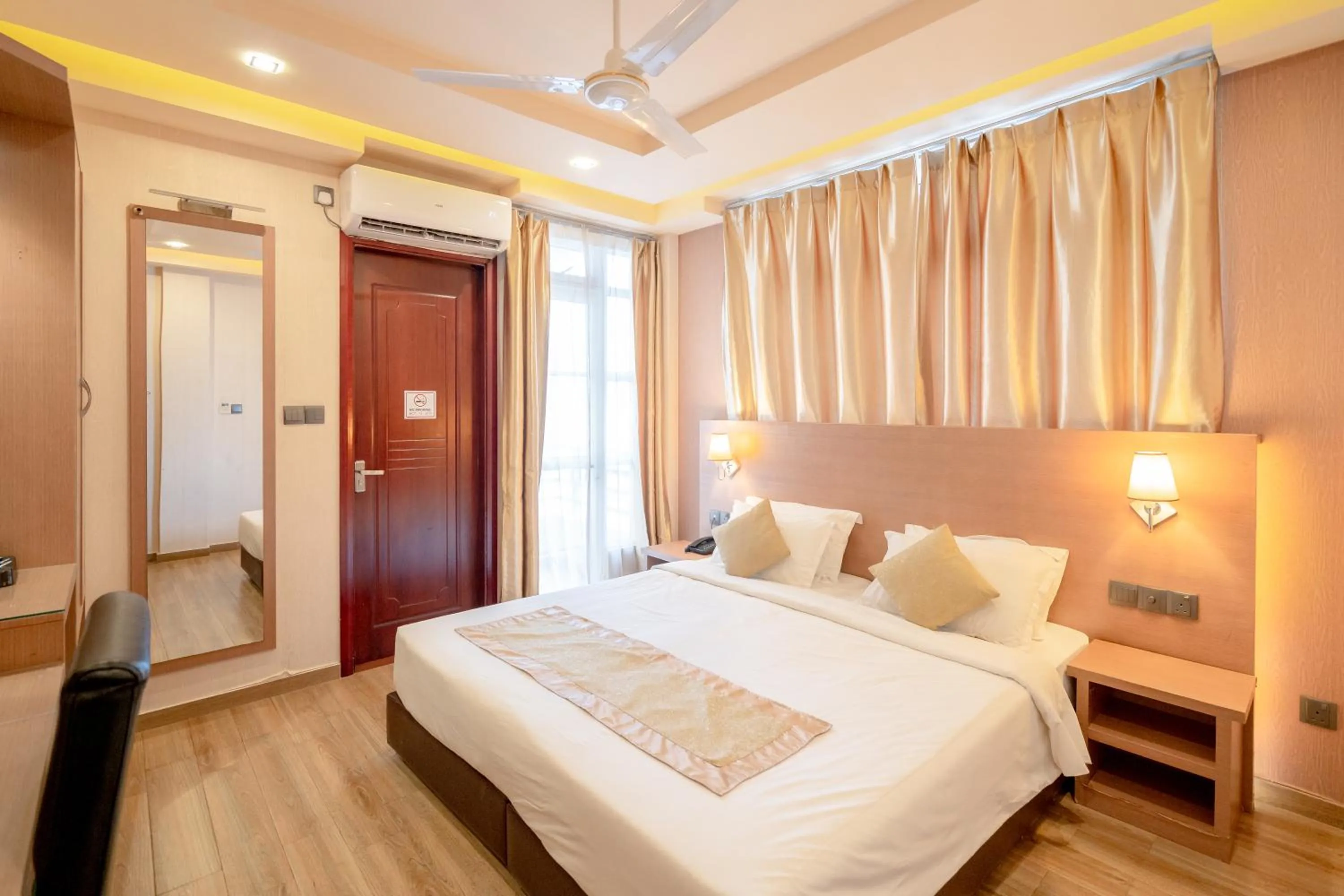 Photo of the whole room, Bed in Three Inn