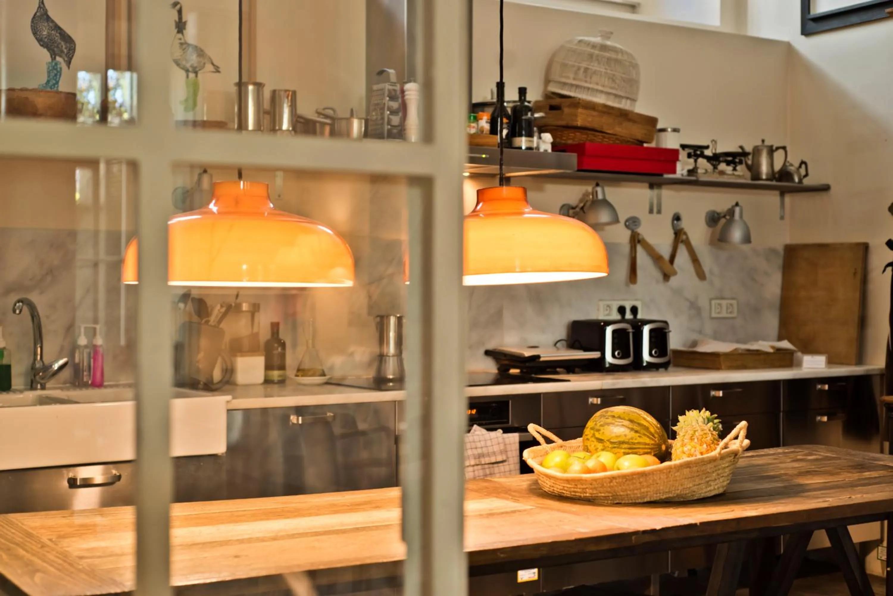 Communal kitchen in Casa das Janelas com Vista