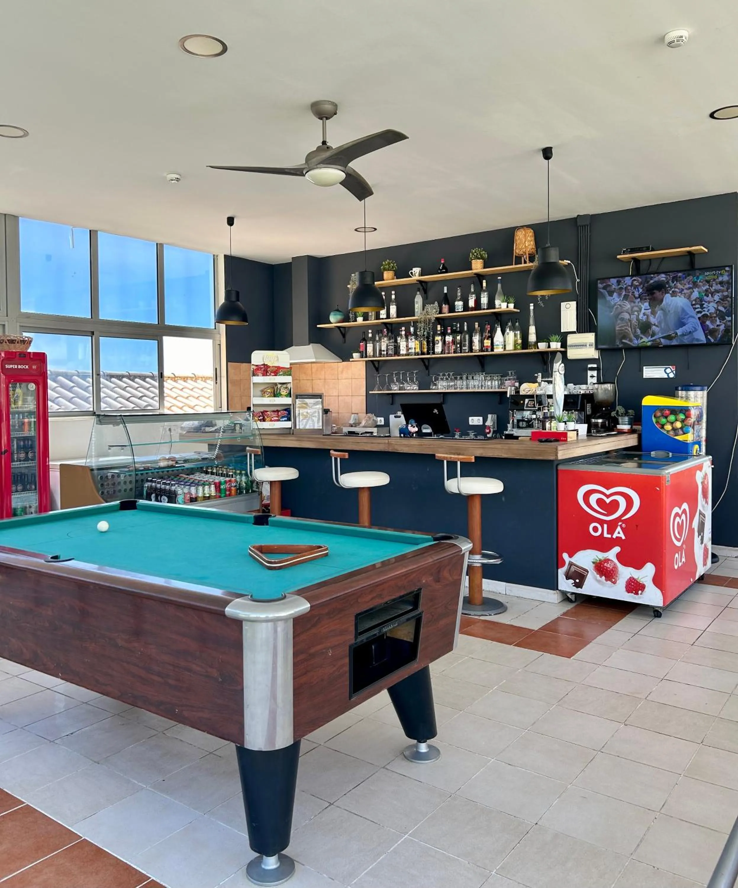 Restaurant/places to eat in Apartamentos Santa Teresinha