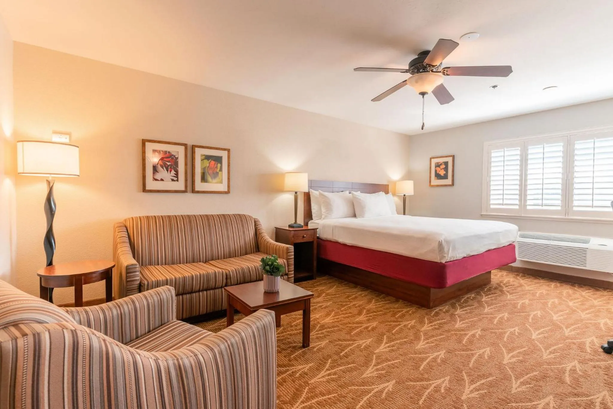 Bedroom, Bed in Governors Inn Hotel Sacramento