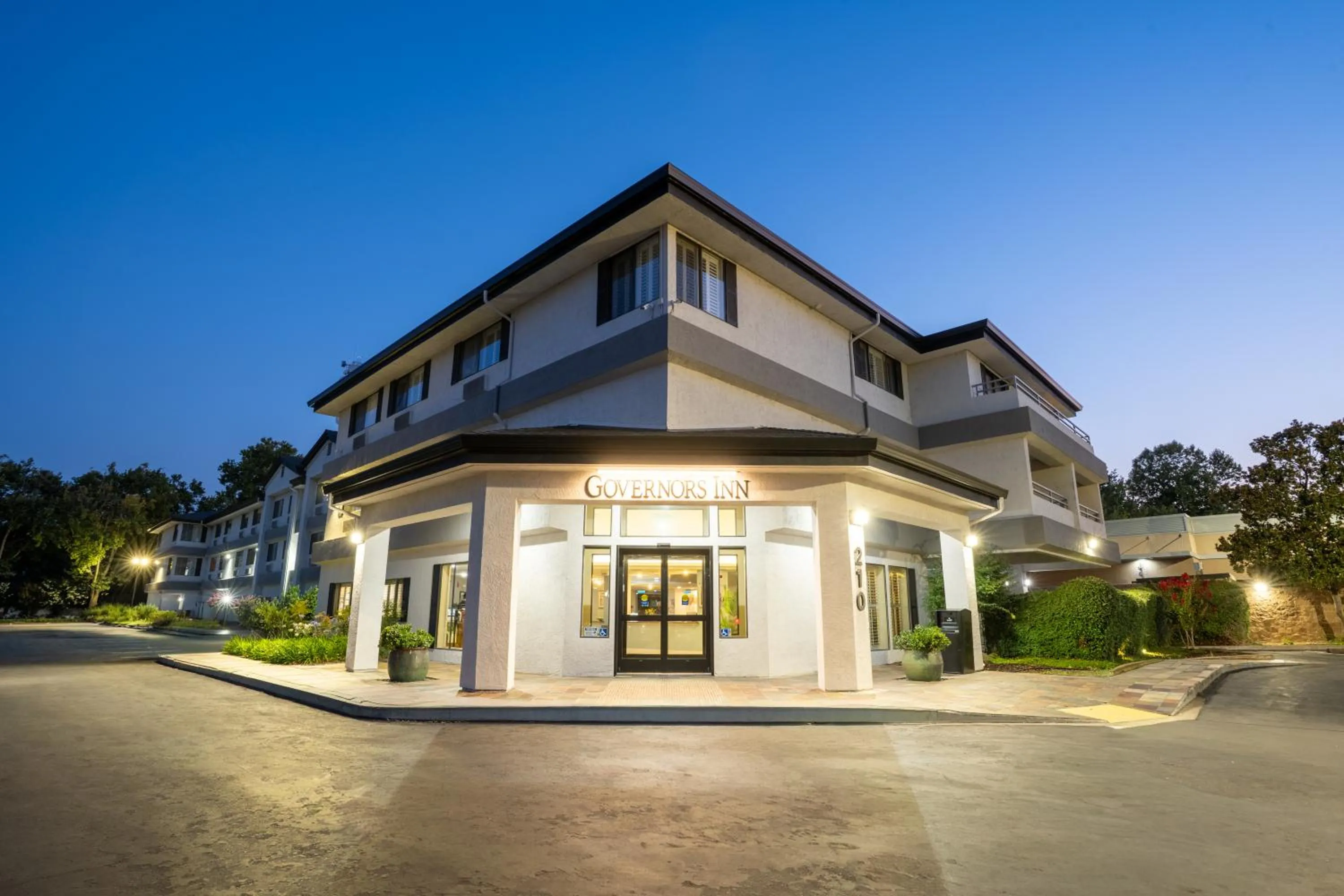 Property building in Governors Inn Hotel Sacramento
