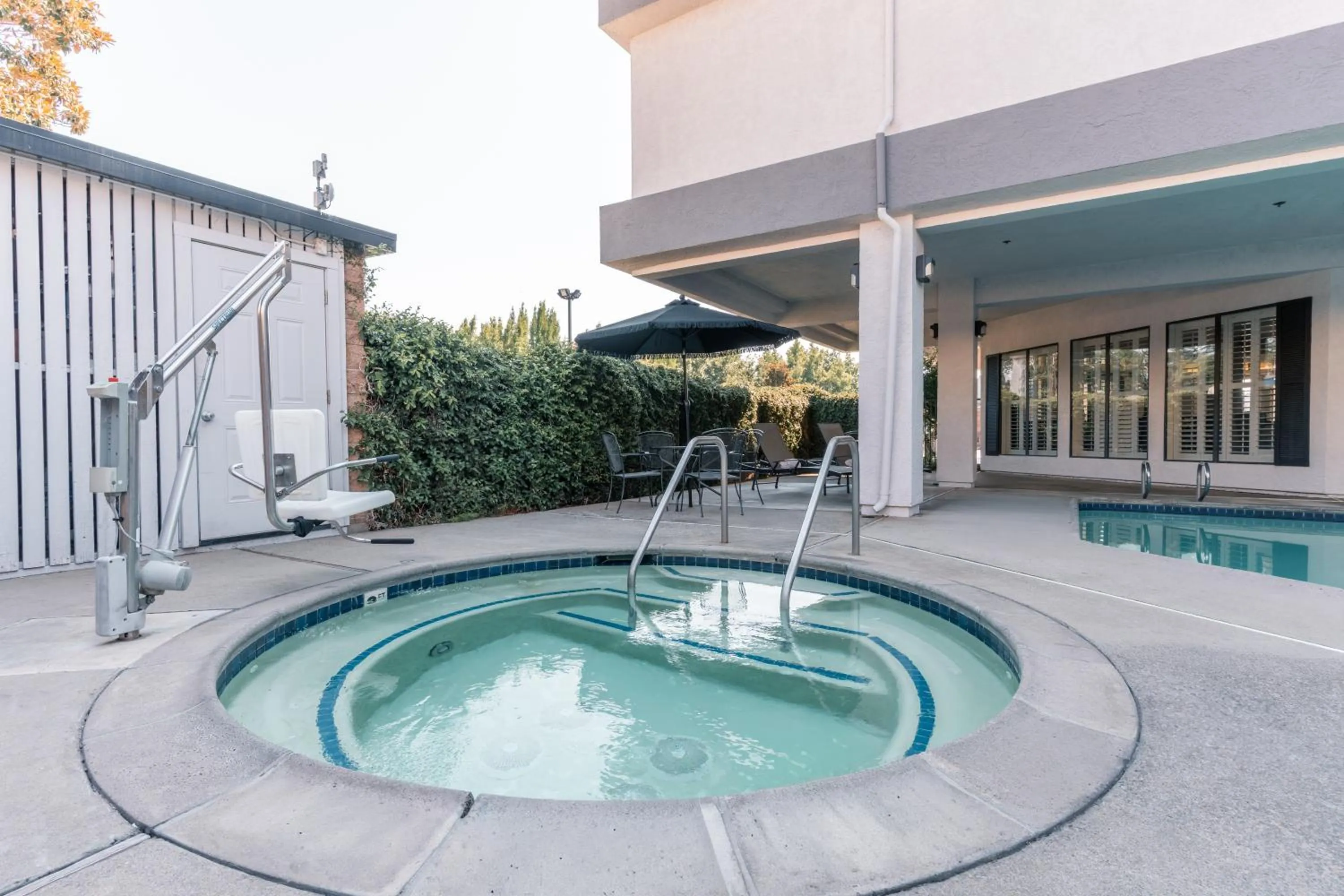 Hot Tub in Governors Inn Hotel Sacramento