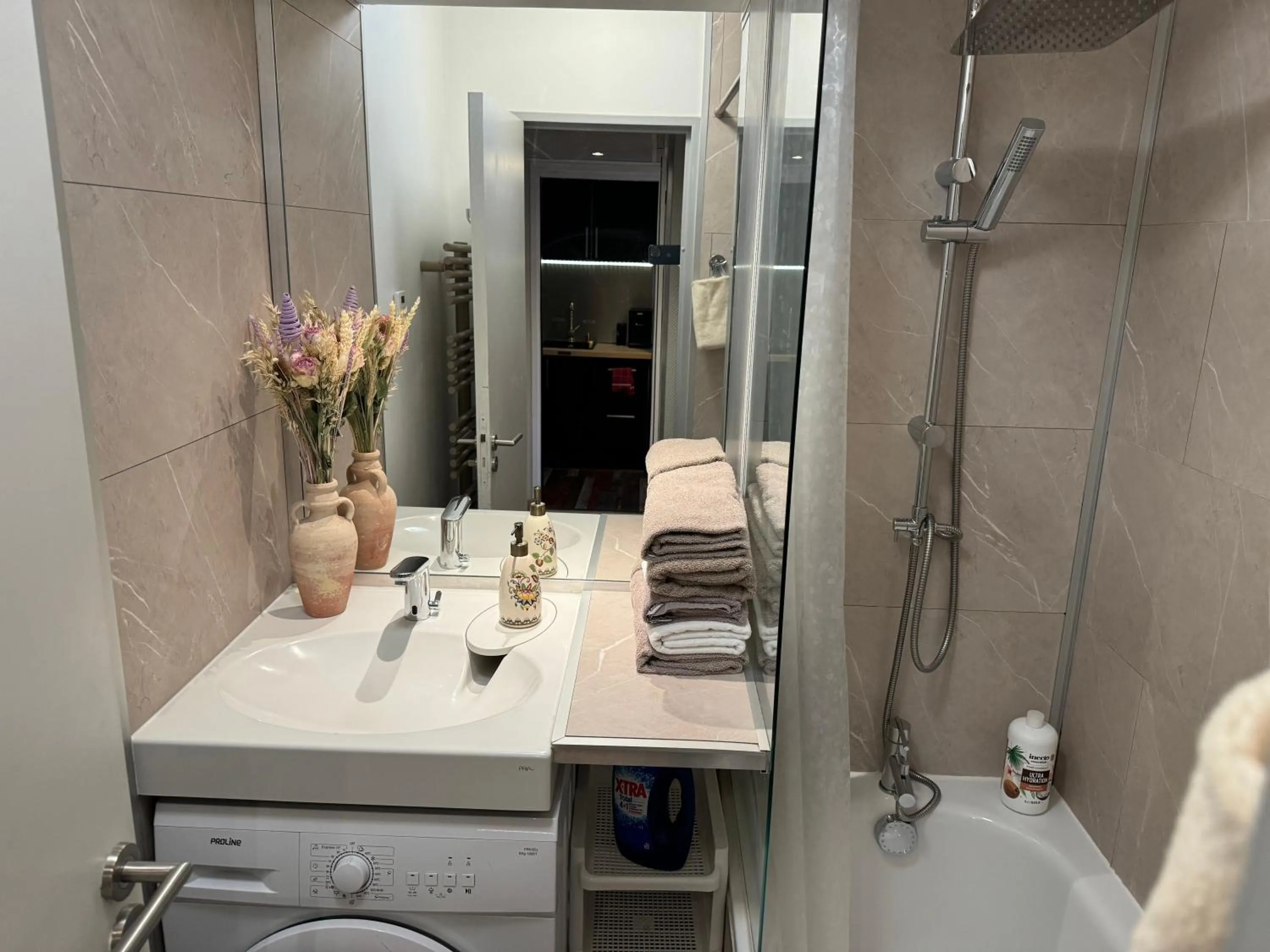 Bathroom in ALTAMIRA (Paris Expo - Porte de Versailles)