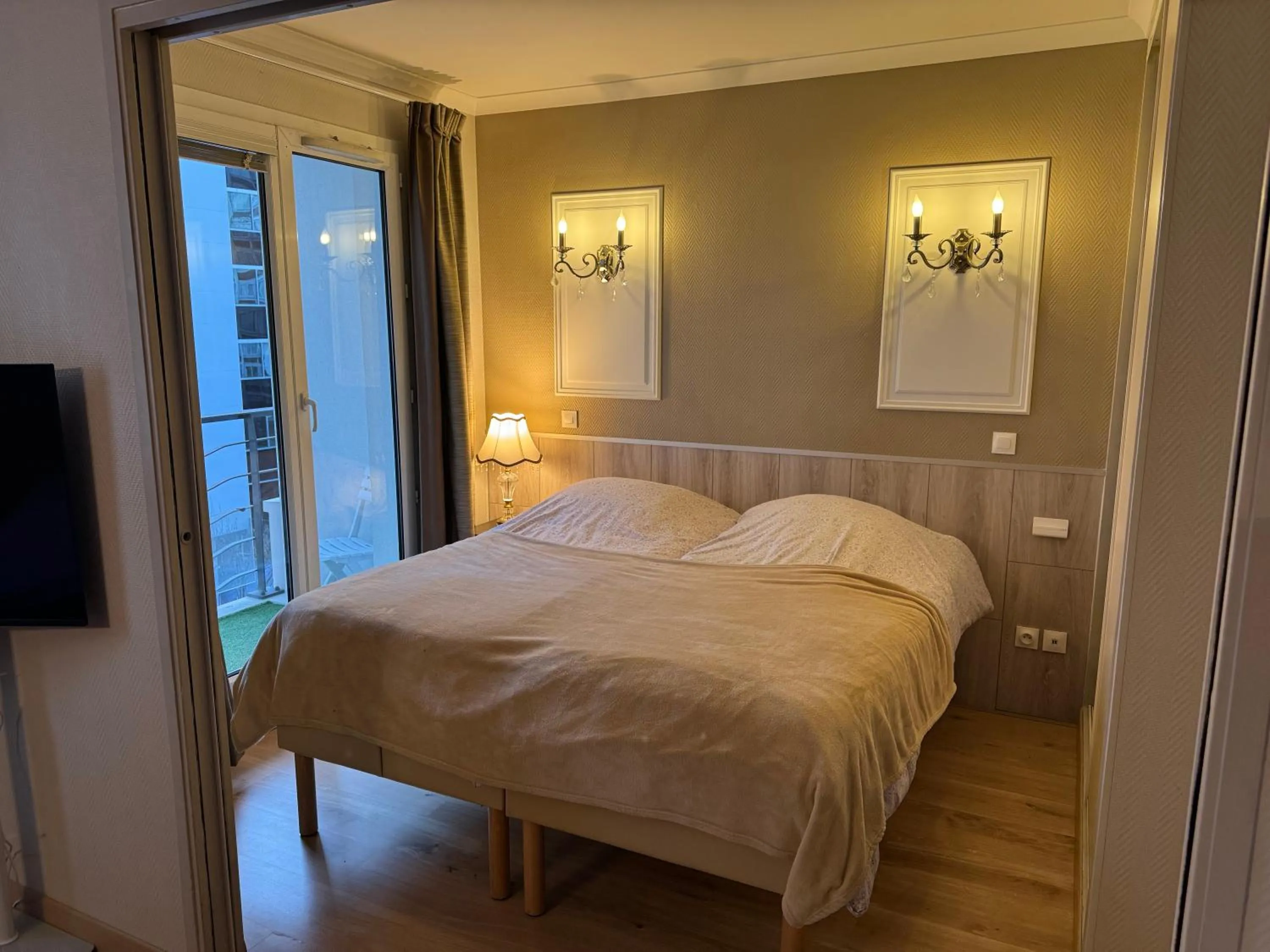 Bedroom, Bed in ALTAMIRA (Paris Expo - Porte de Versailles)