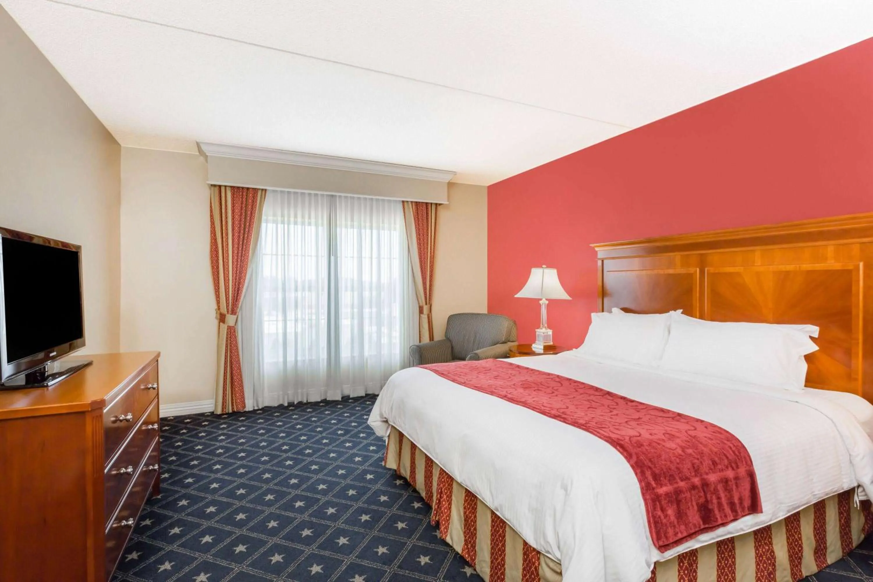 Photo of the whole room, Bed in Wyndham Gettysburg Hotel & Conference Center