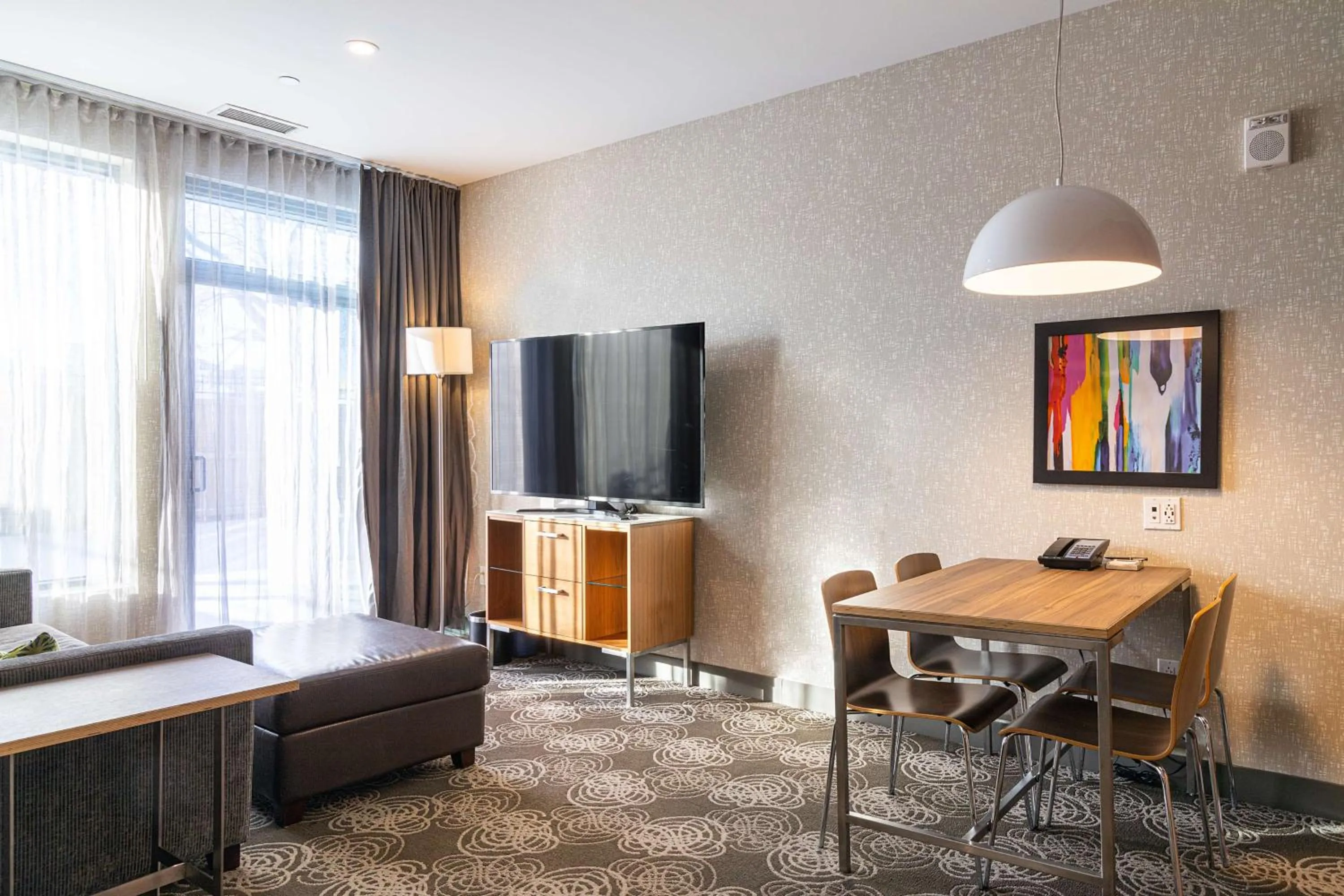 Communal lounge/ TV room in Hilton Montreal/Laval