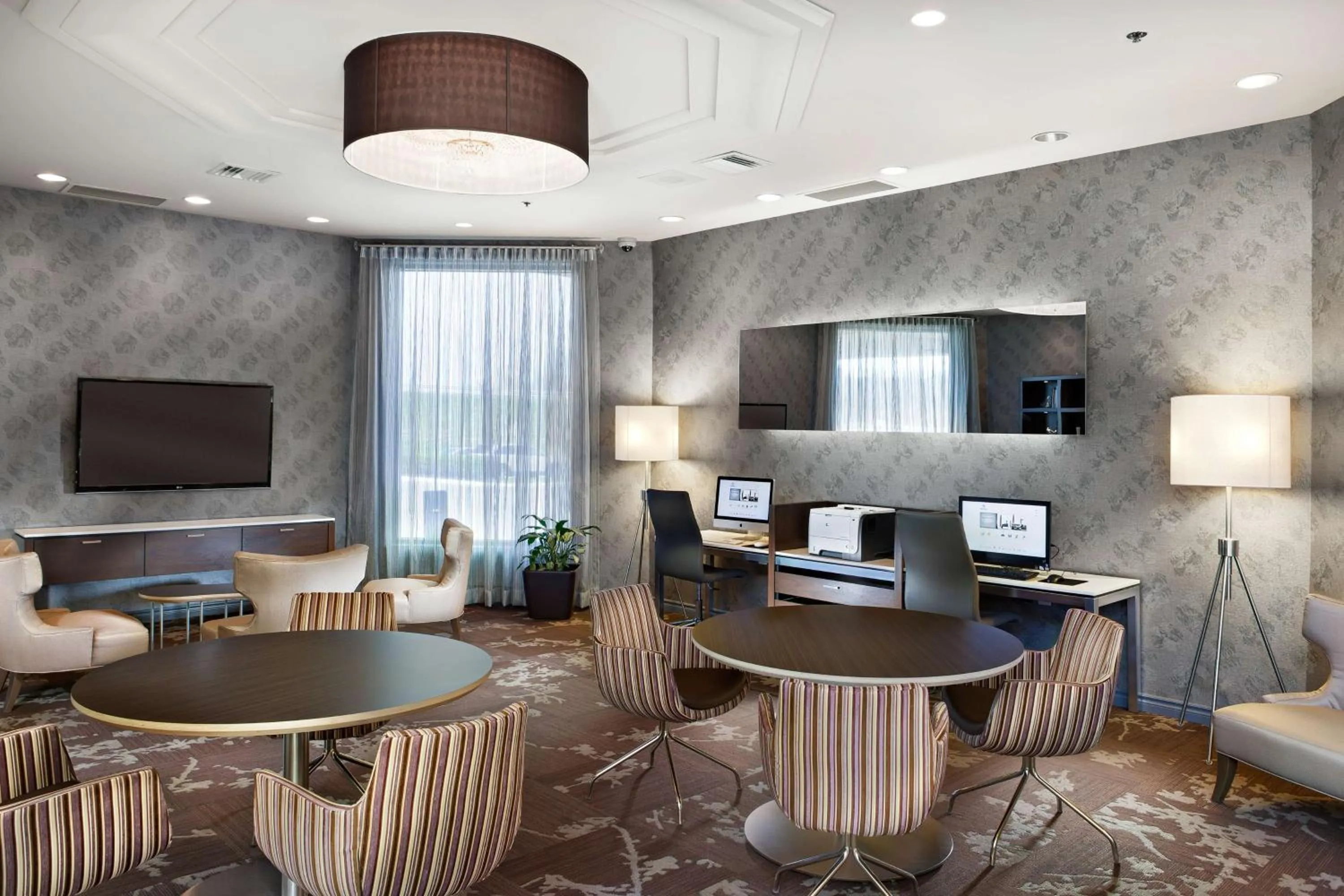 TV and multimedia in Hilton Montreal/Laval