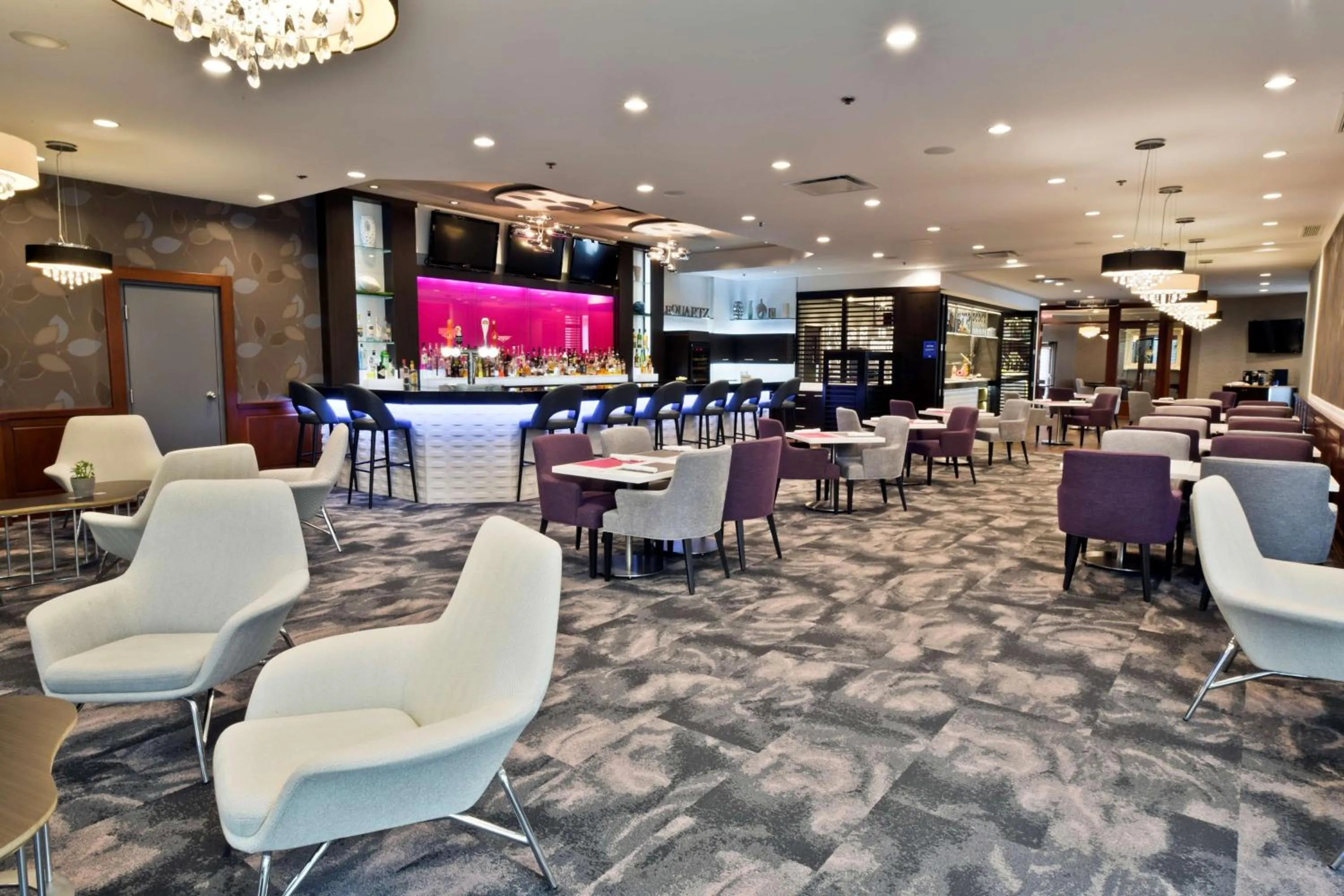 Restaurant/places to eat in Hilton Montreal/Laval