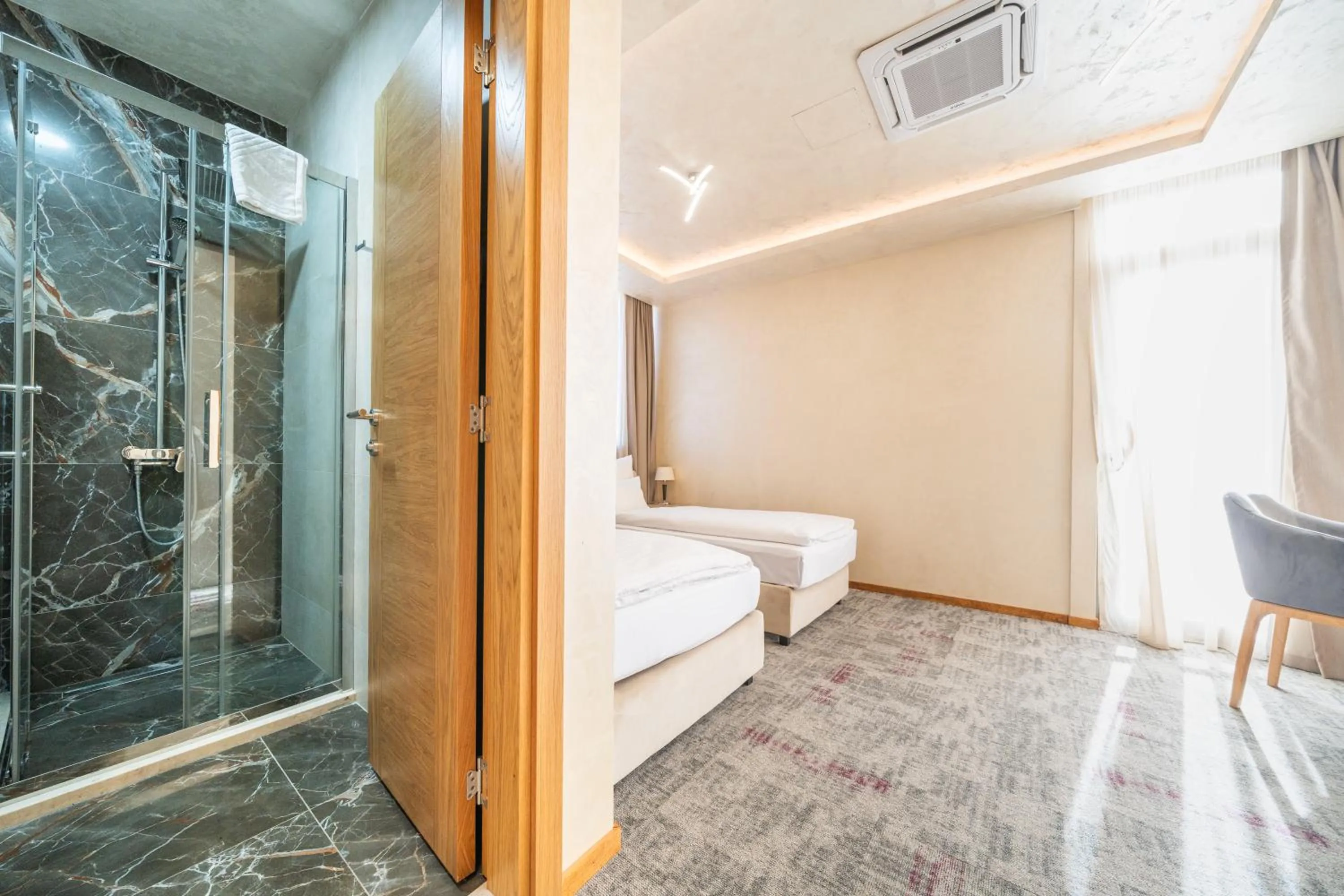 Shower, Bed in Hotel Alexandar Lux