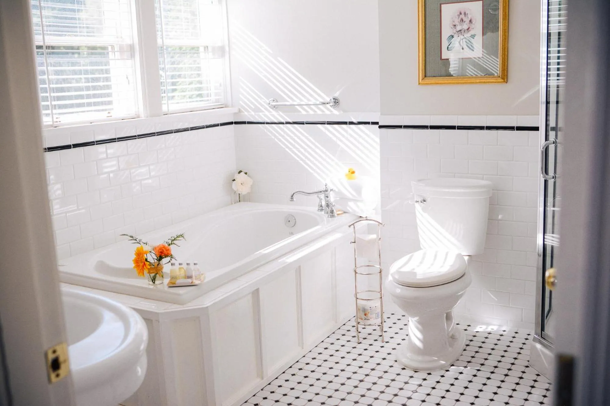 Bathroom in Dashwood Manor Seaside Bed & Breakfast