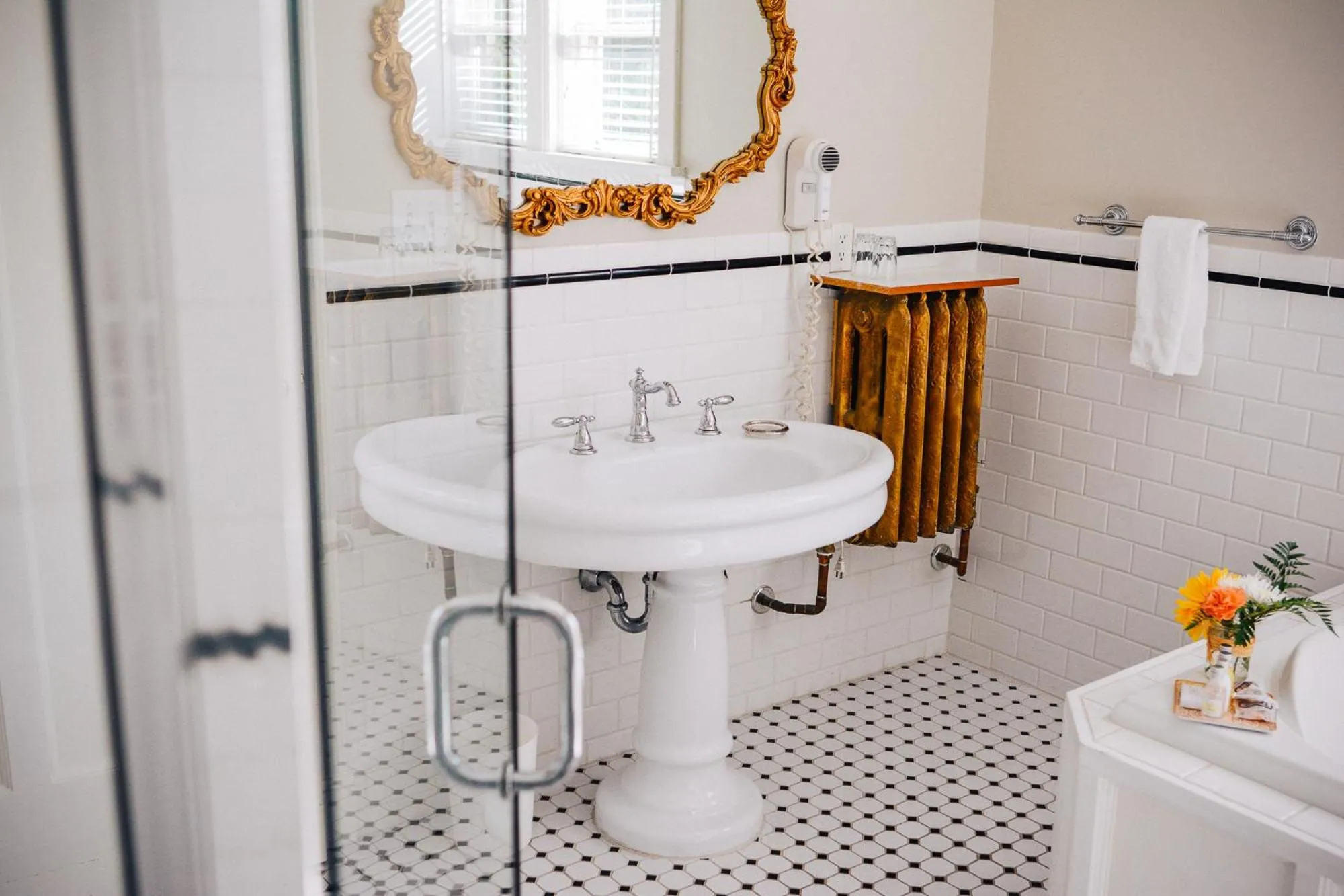 Bathroom in Dashwood Manor Seaside Bed & Breakfast