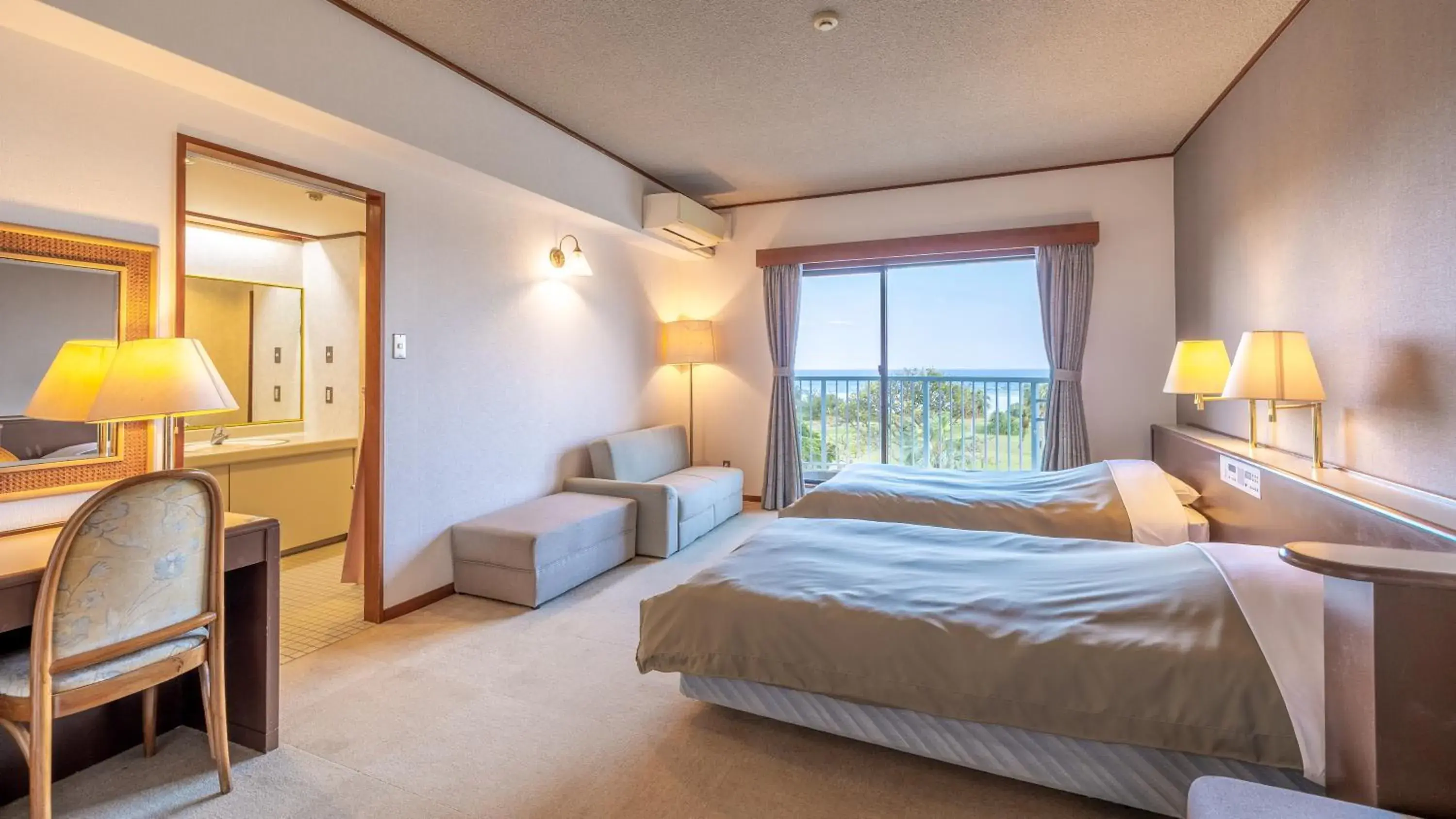 Large Twin Room - single occupancy in Coral Palms Large Twin Room - single occupancy in Coral Palms