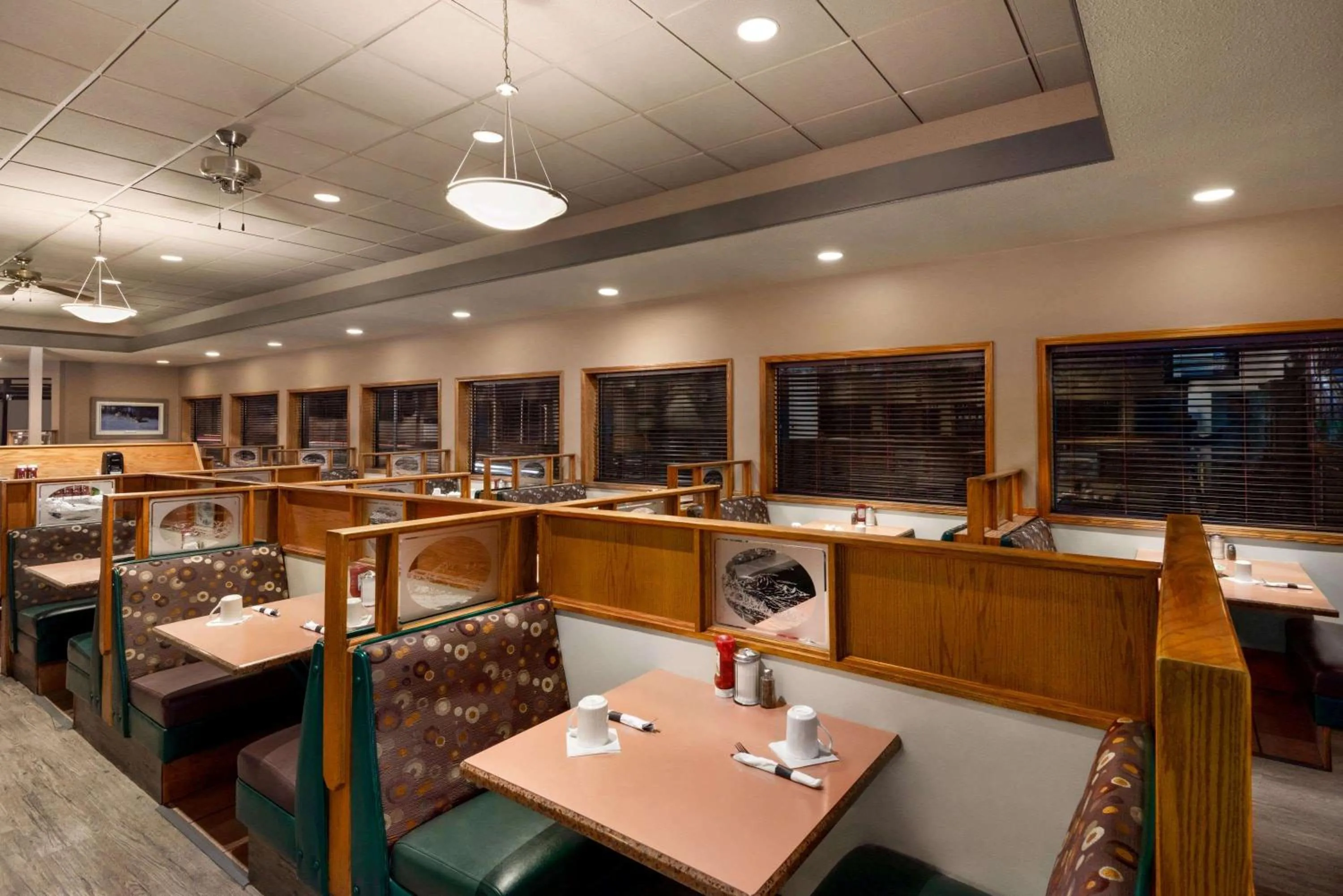 Restaurant/Places to Eat in Travelodge by Wyndham Abbotsford Bakerview