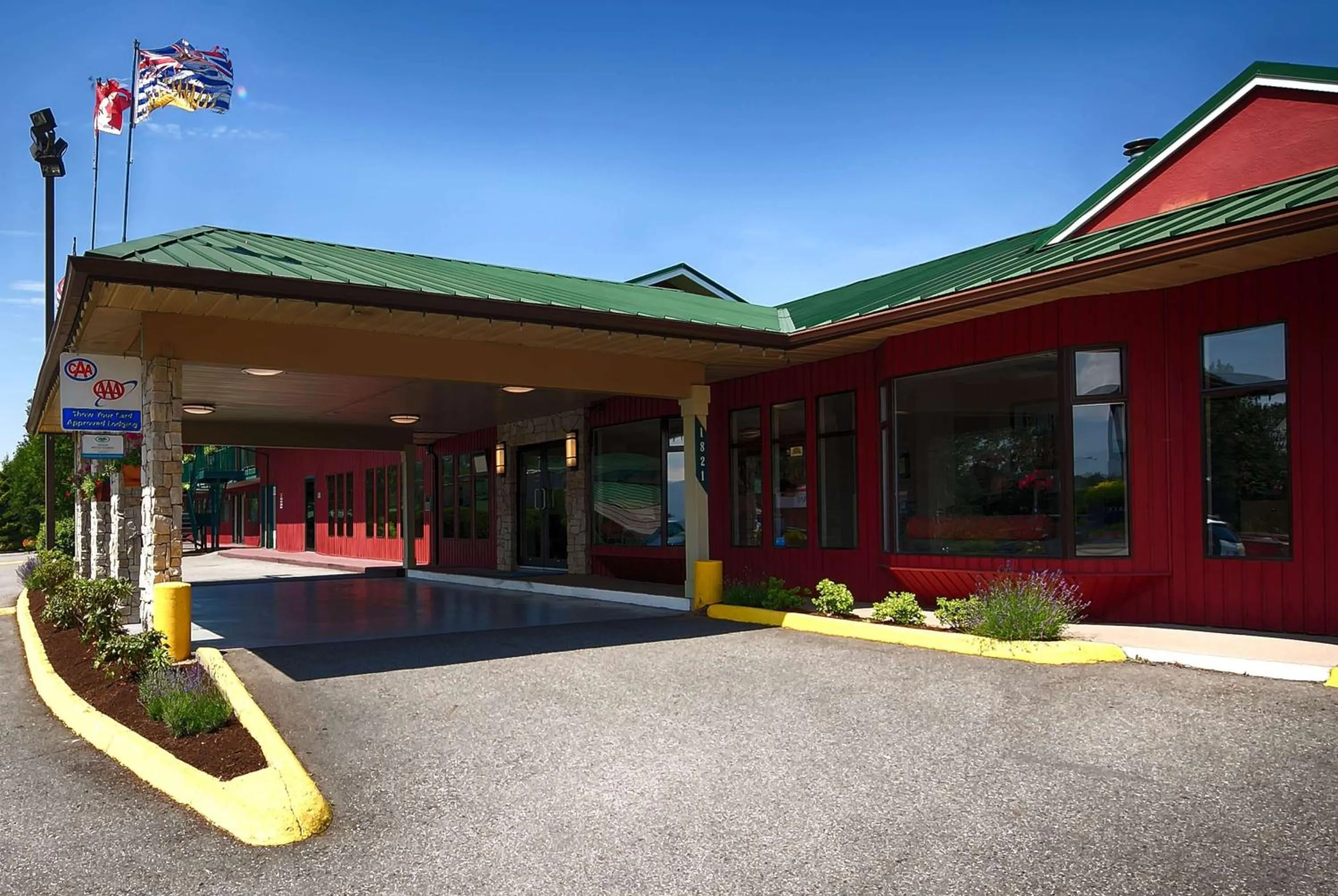 Property building in Travelodge by Wyndham Abbotsford Bakerview