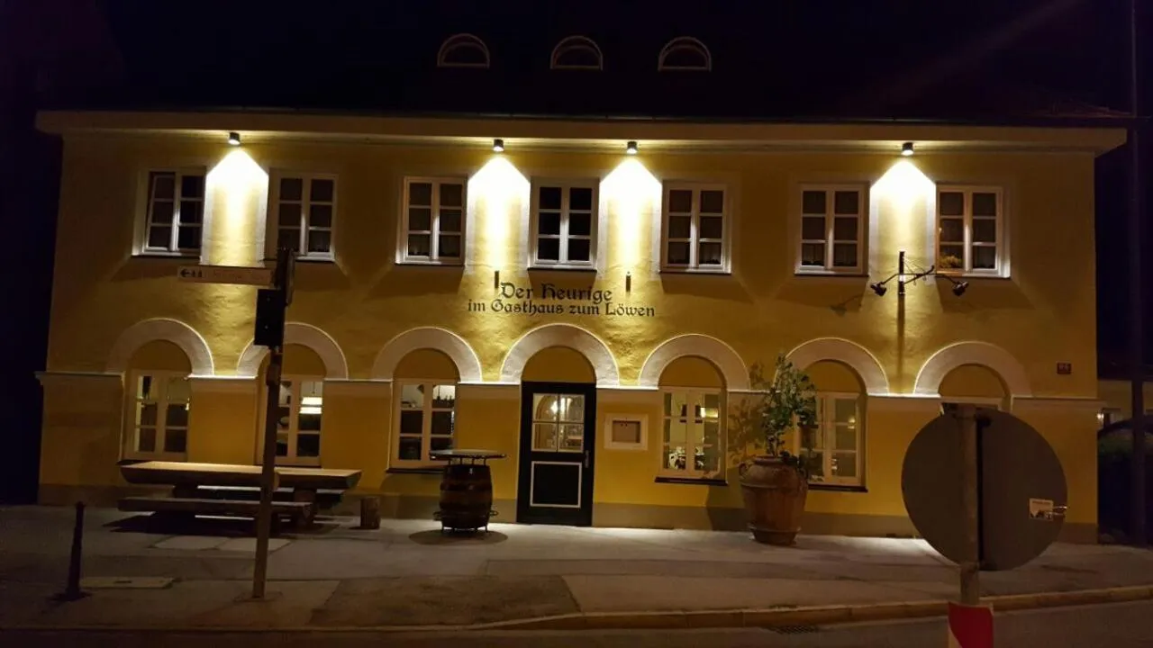 Facade/entrance in Der Heurige im Gasthaus zum Löwen