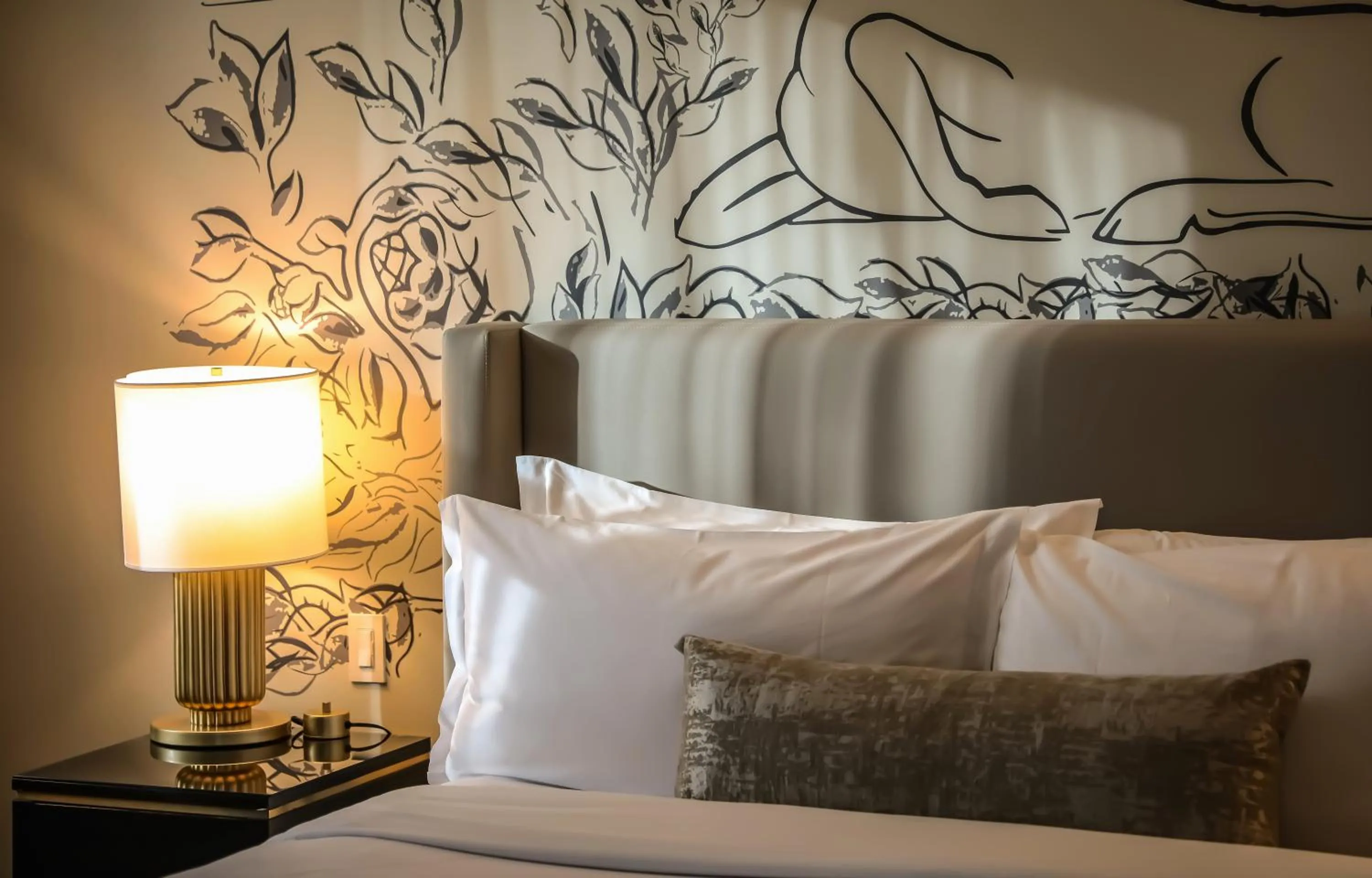 Bed in The Gwen, a Luxury Collection Hotel, Michigan Avenue Chicago