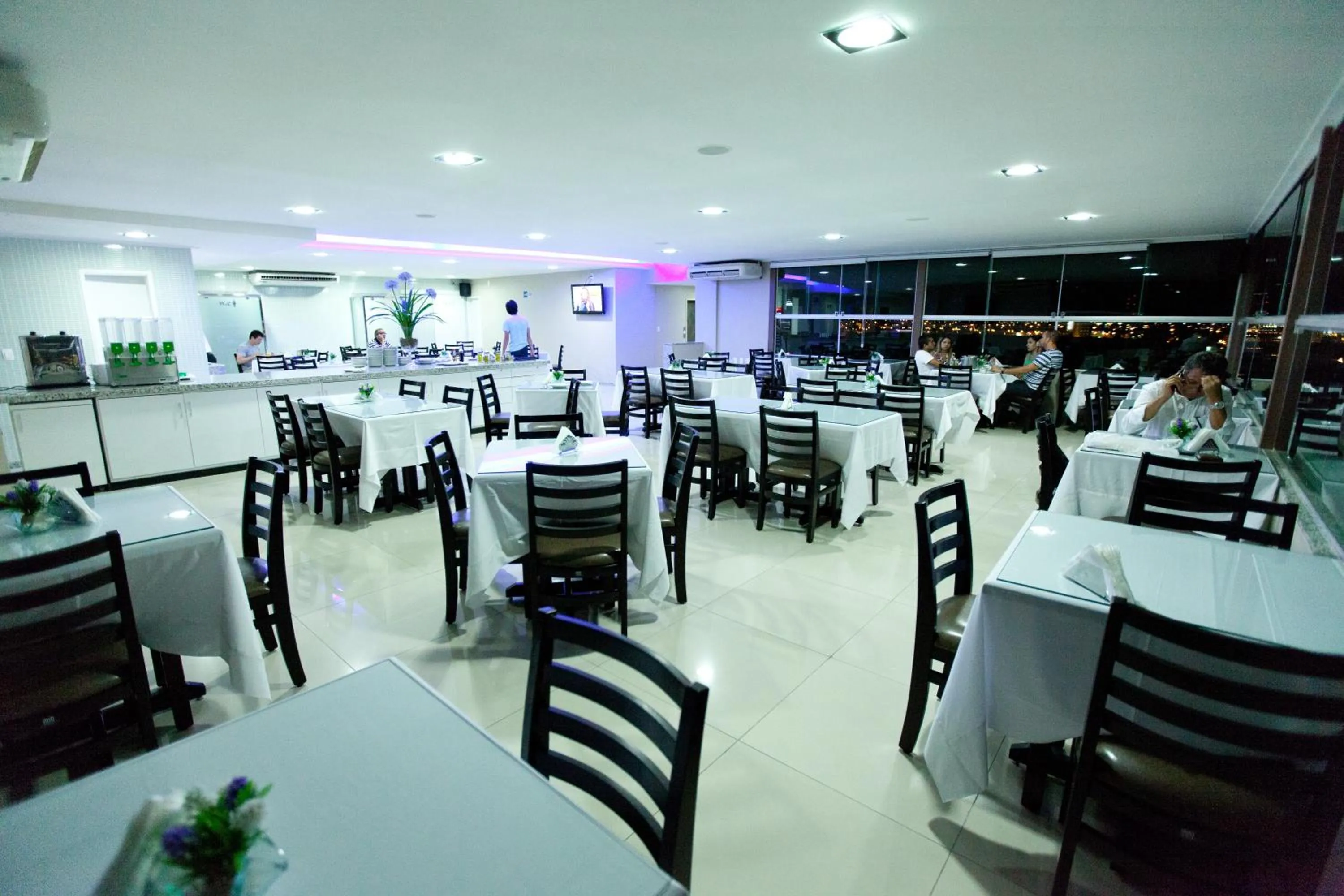 Restaurant/places to eat in JB Hotel